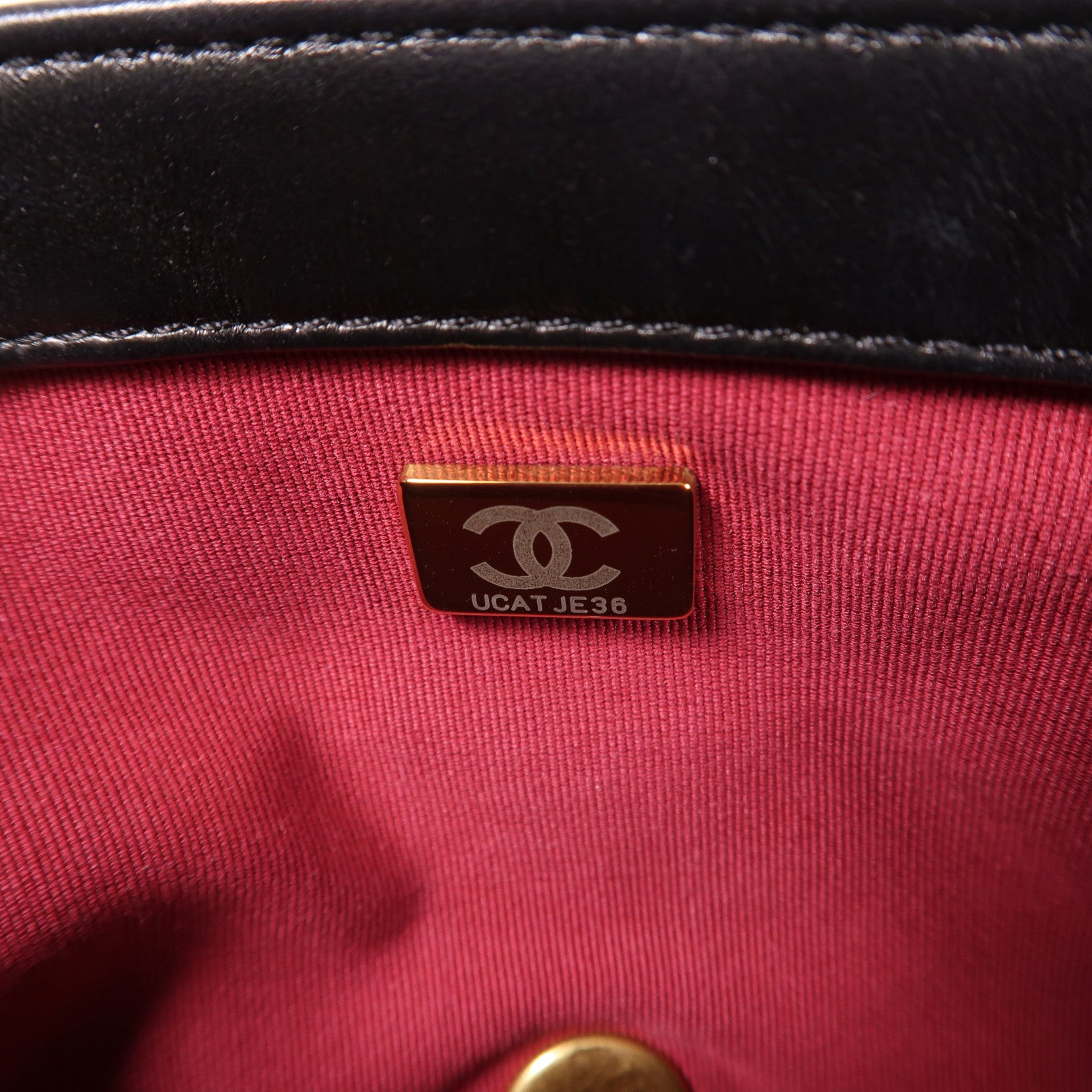 CHANEL 羊皮皮革Chain Shoulder金扣肩背袋黑色