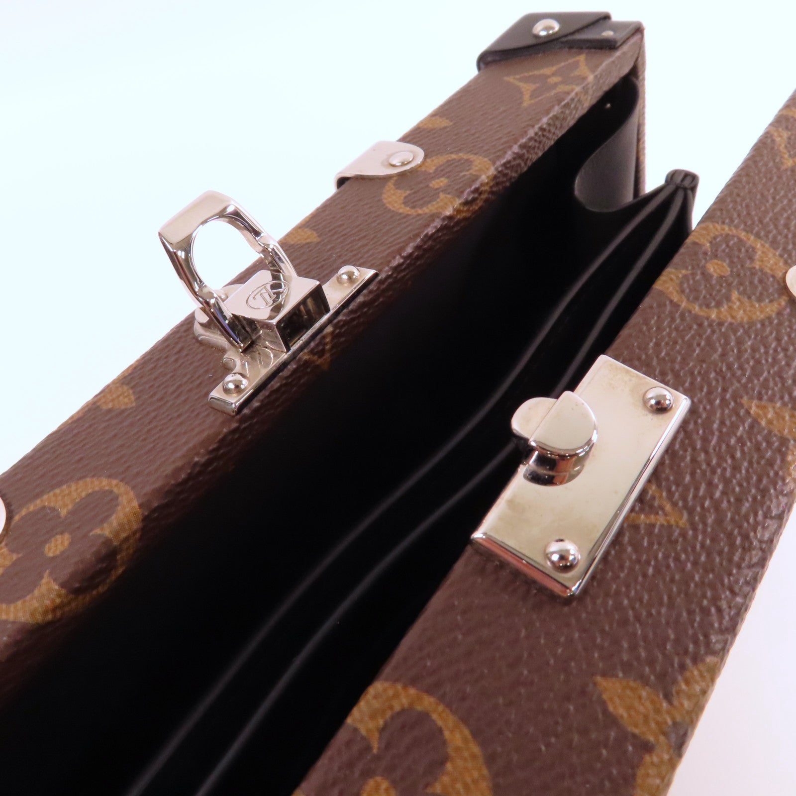 LOUIS VUITTON 【均一特價】Monogram Macassar Wallet Trunk Clutch Pouch銀扣手拿包啡色/黑色
