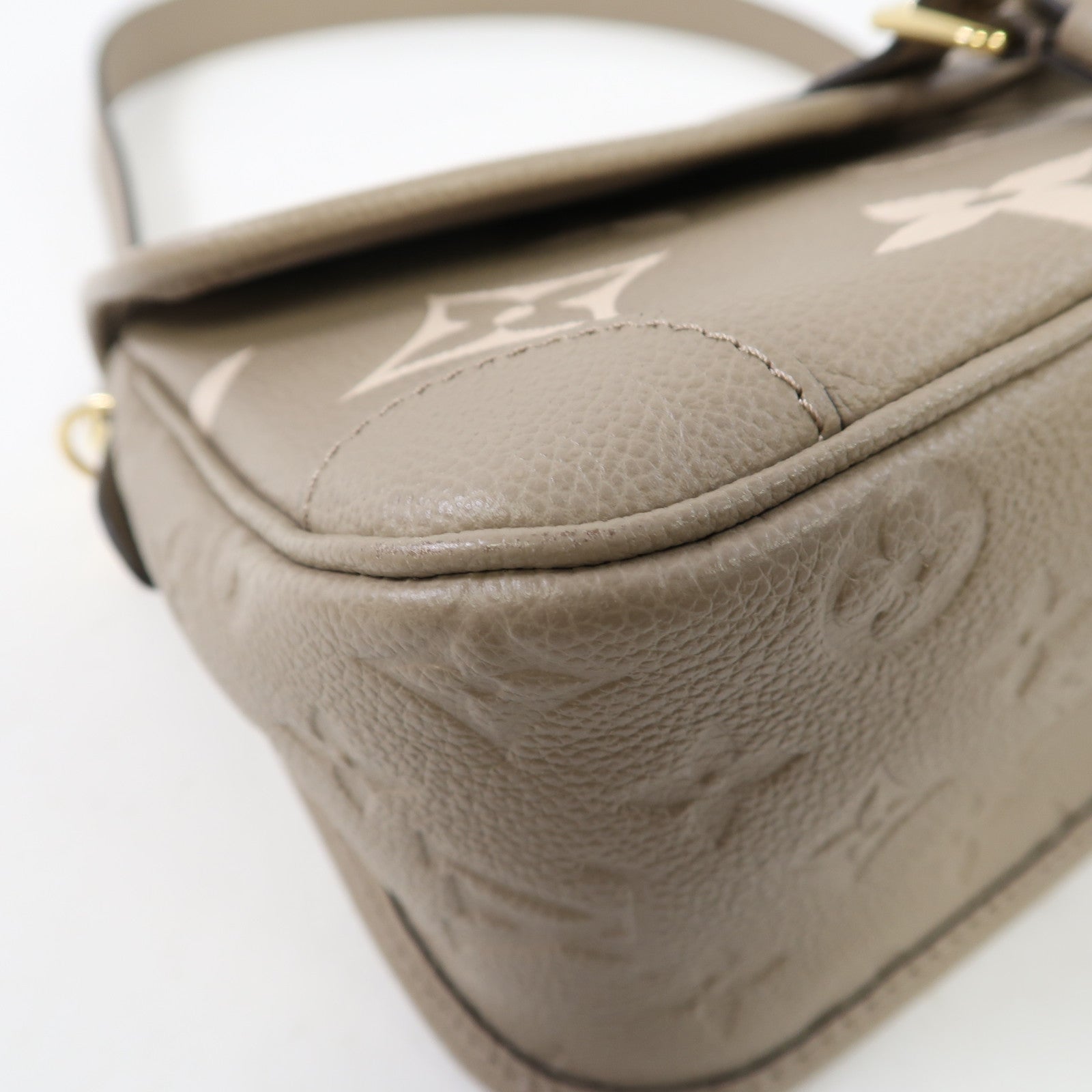 LOUIS VUITTON Monogram Empereinte Diane金扣肩背袋卡其色