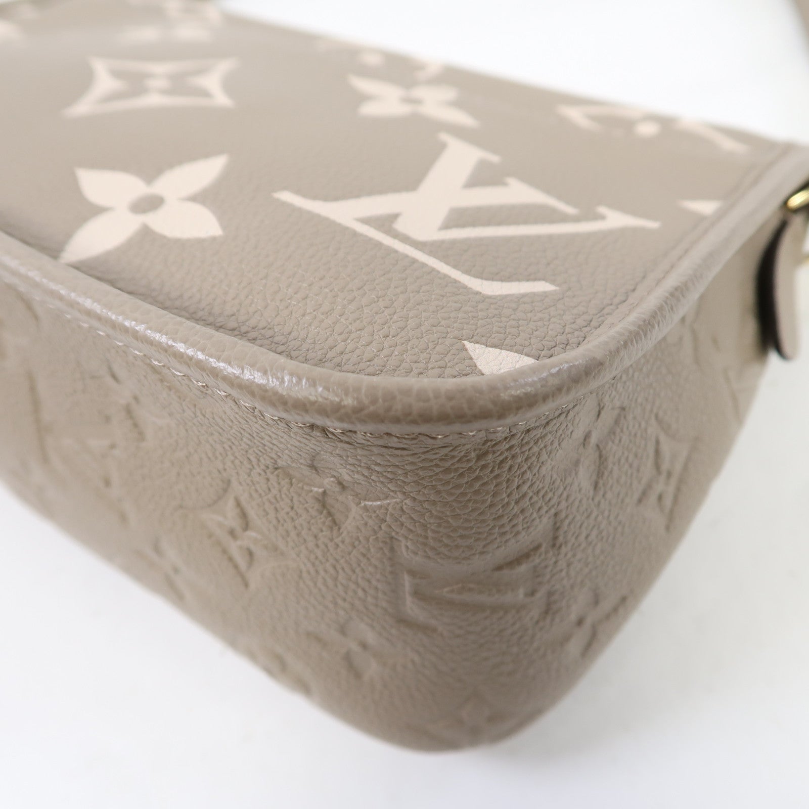 LOUIS VUITTON Monogram Empereinte Diane金扣肩背袋卡其色