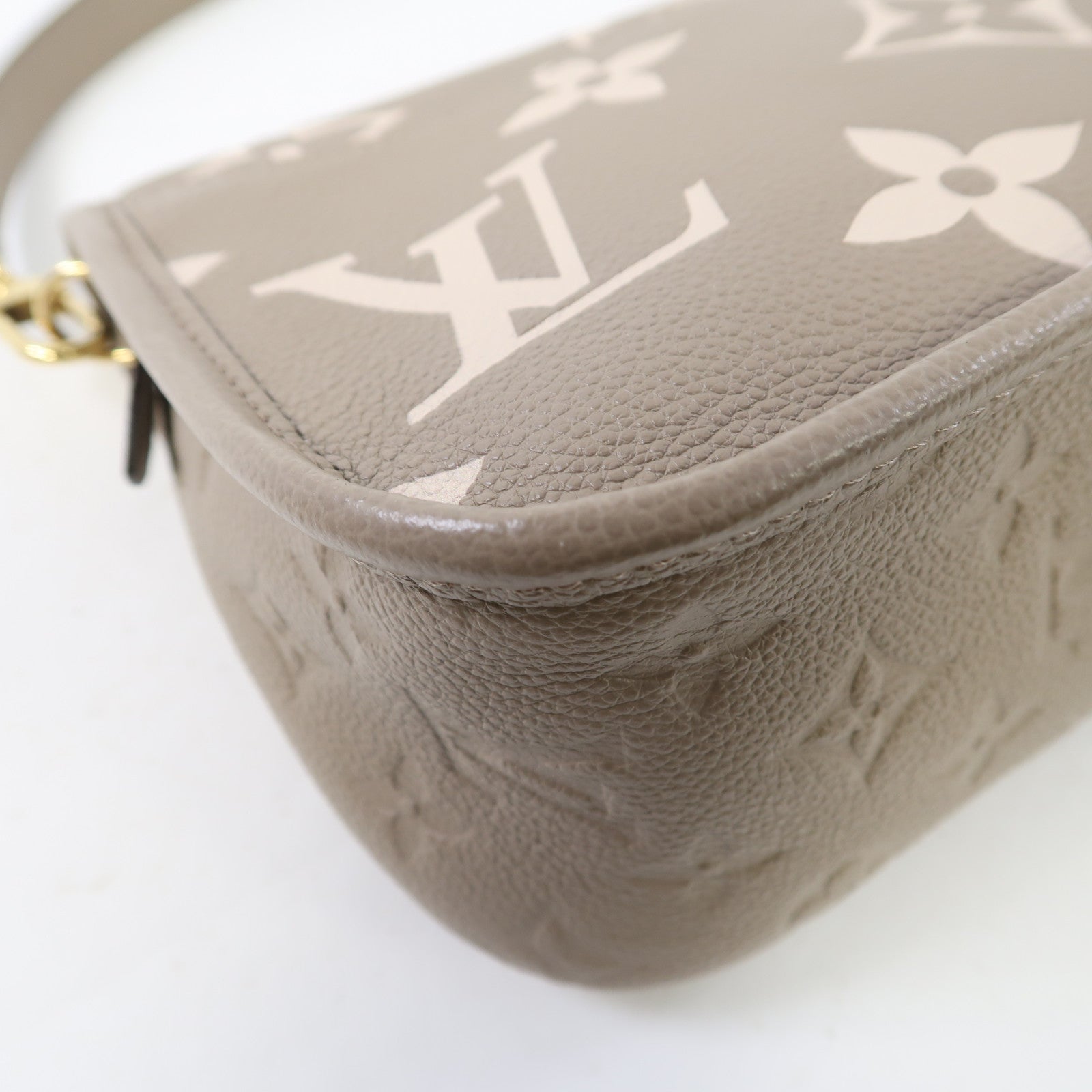 LOUIS VUITTON Monogram Empereinte Diane金扣肩背袋卡其色