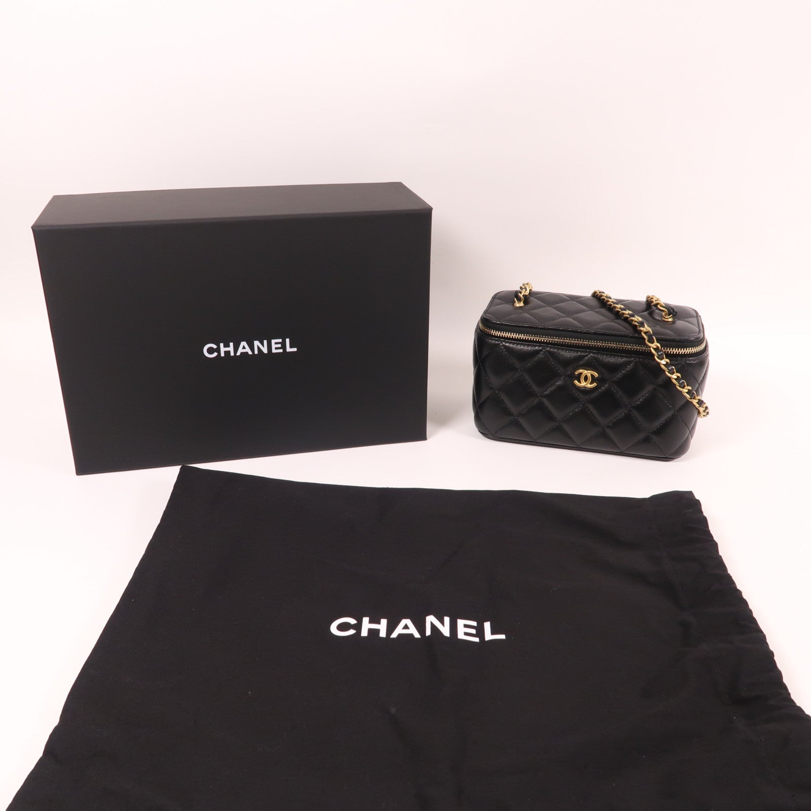 CHANEL 羊皮皮革Vanity Case金扣肩背袋黑色