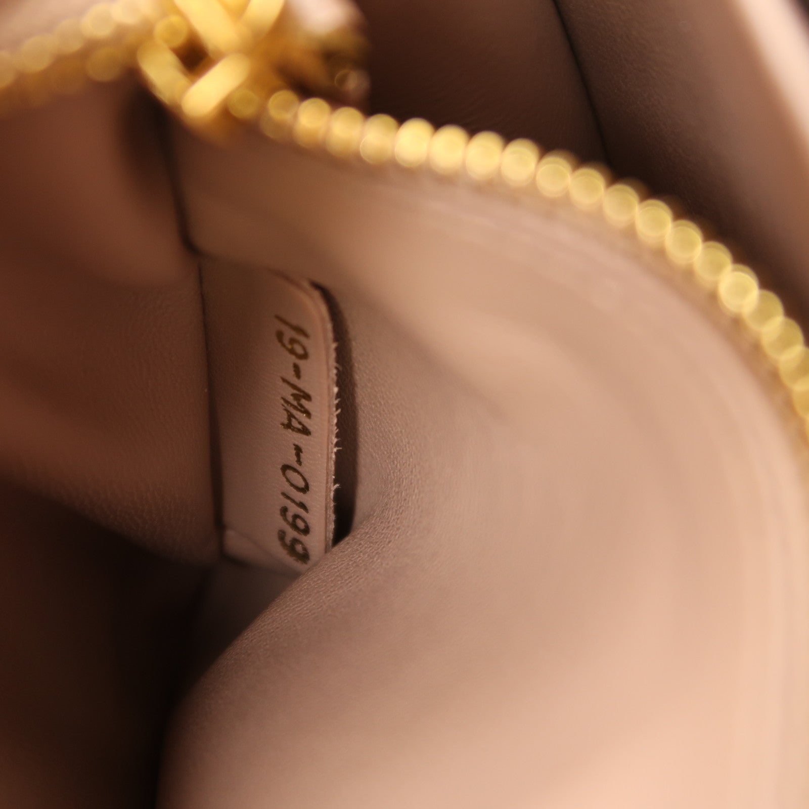 Dior 牛皮皮革30 Montaigne金扣肩背袋