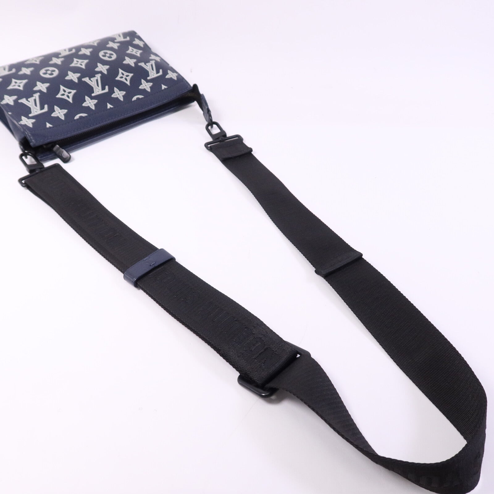 LOUIS VUITTON Monogram Shadow Gaston Wearable Wallet肩背袋