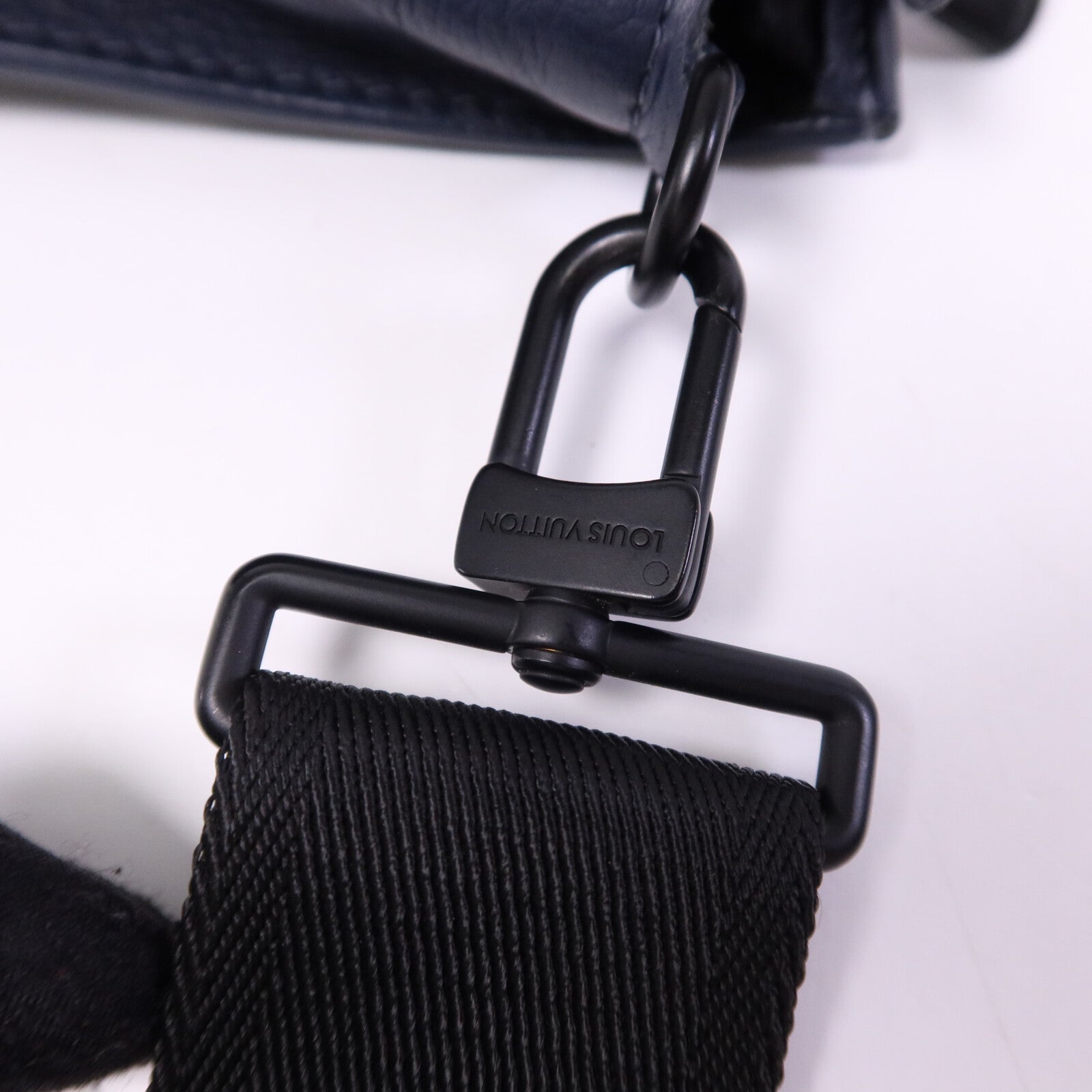 LOUIS VUITTON Monogram Shadow Gaston Wearable Wallet肩背袋