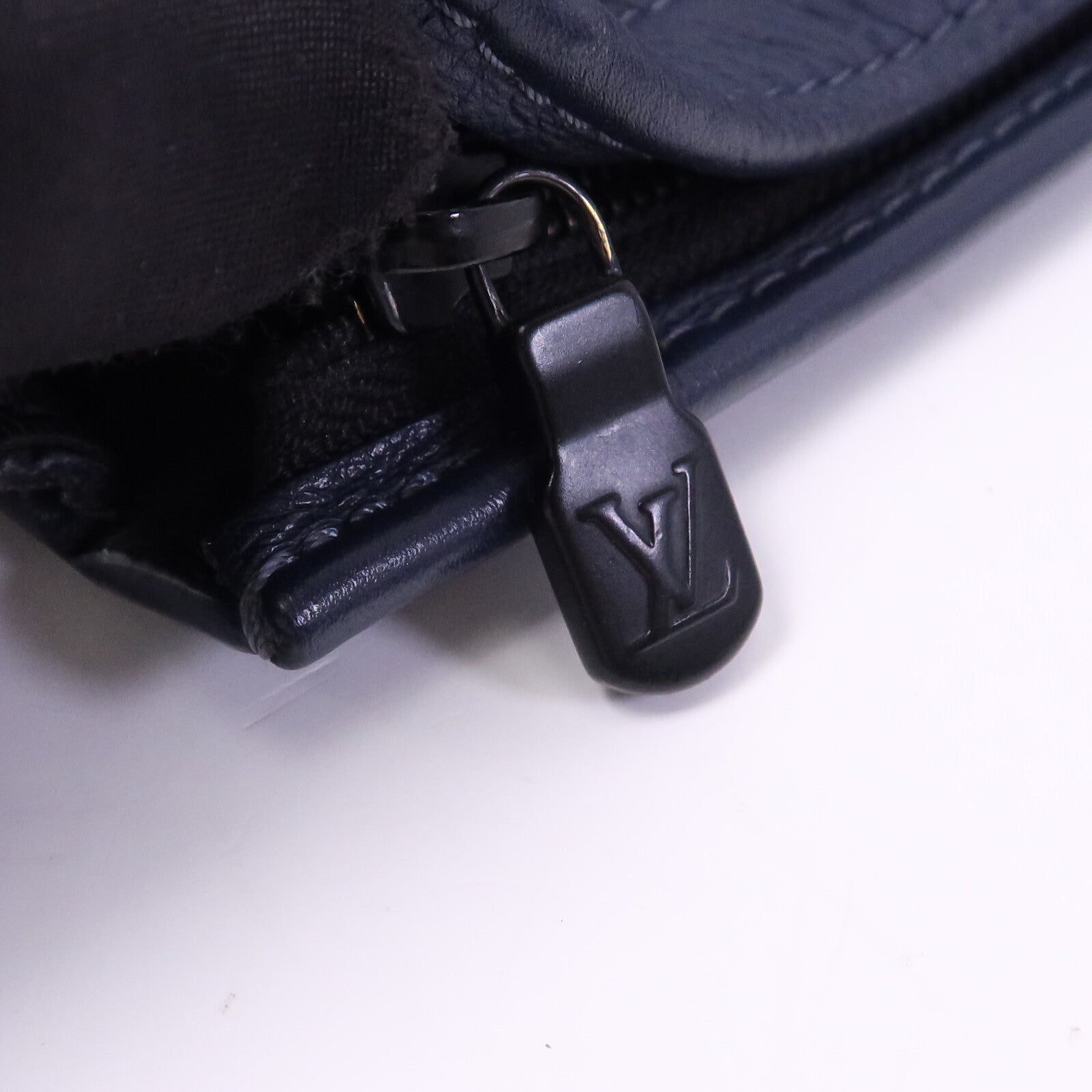 LOUIS VUITTON Monogram Shadow Gaston Wearable Wallet肩背袋