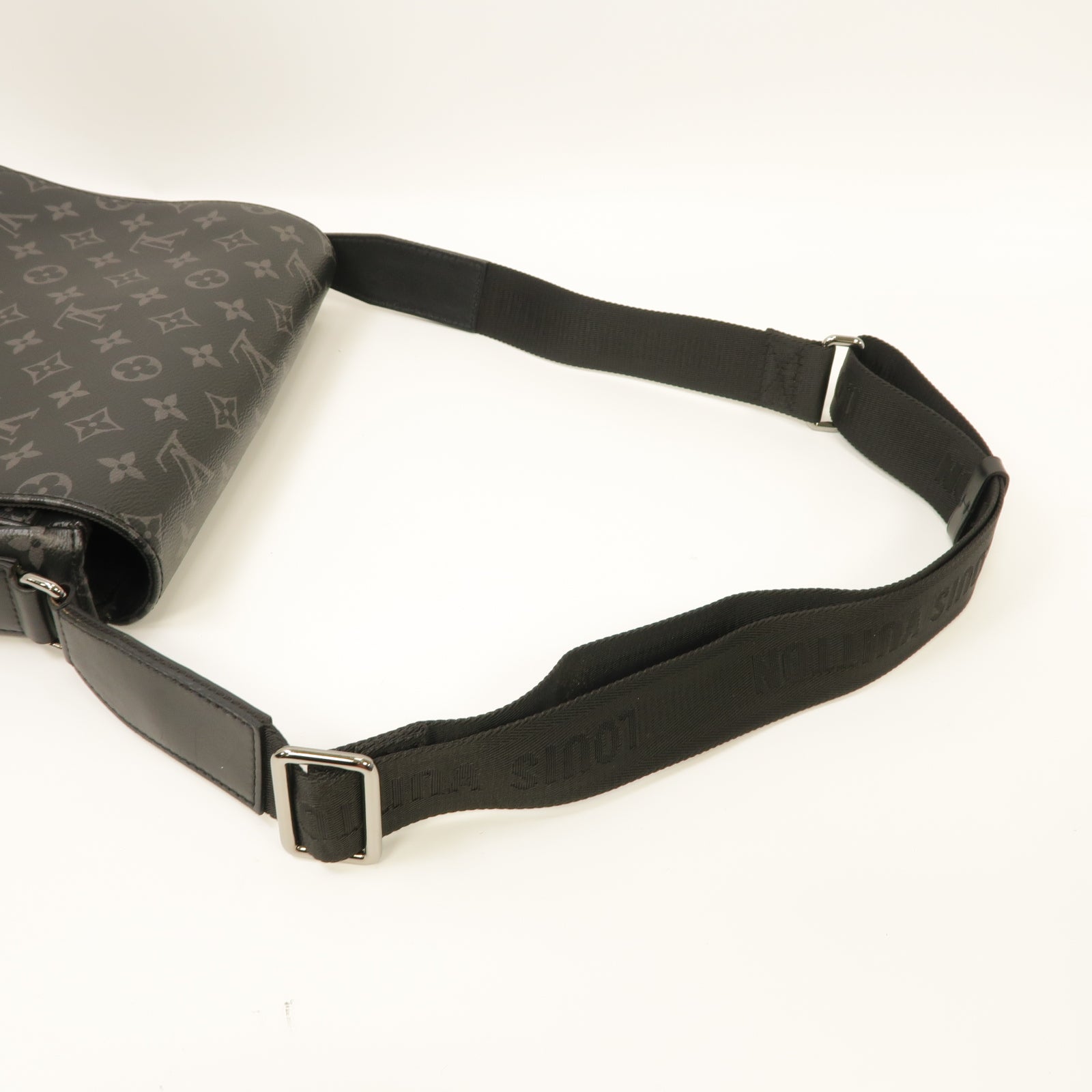 LOUIS VUITTON Monogram Eclipse District PM銀扣肩背袋黑色