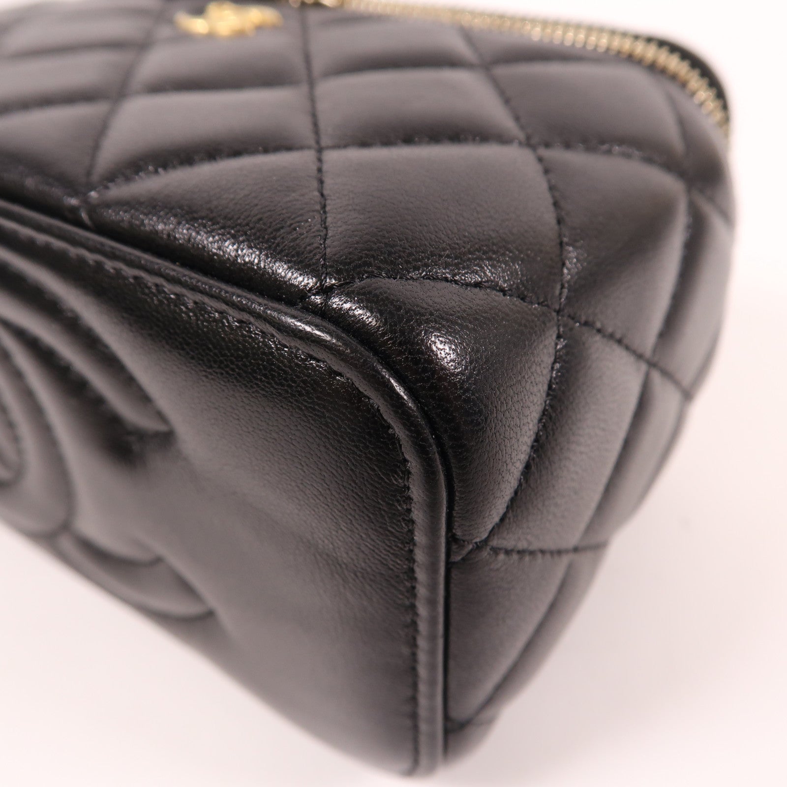 CHANEL 羊皮皮革Vanity Case金扣肩背袋黑色