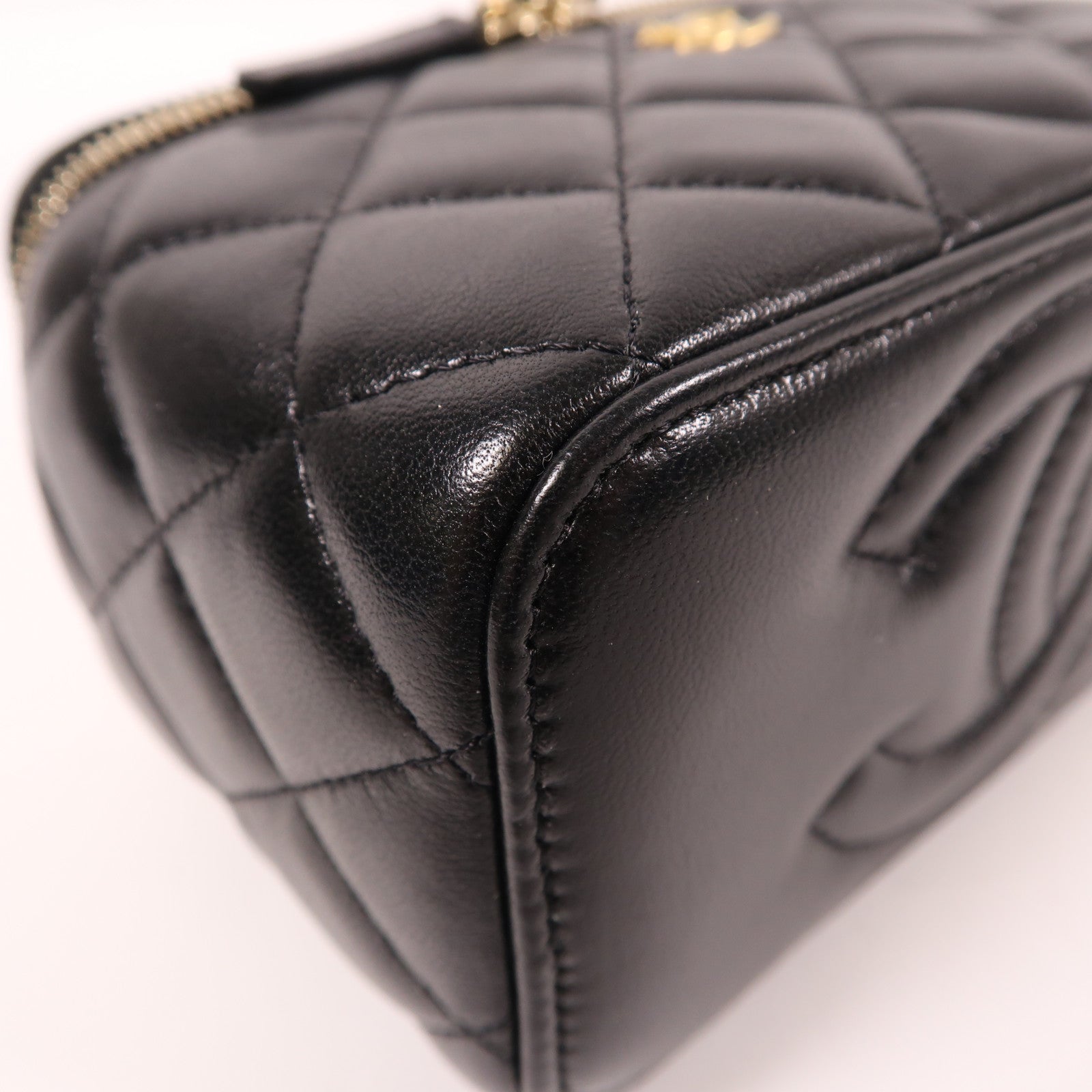 CHANEL 羊皮皮革Vanity Case金扣肩背袋黑色