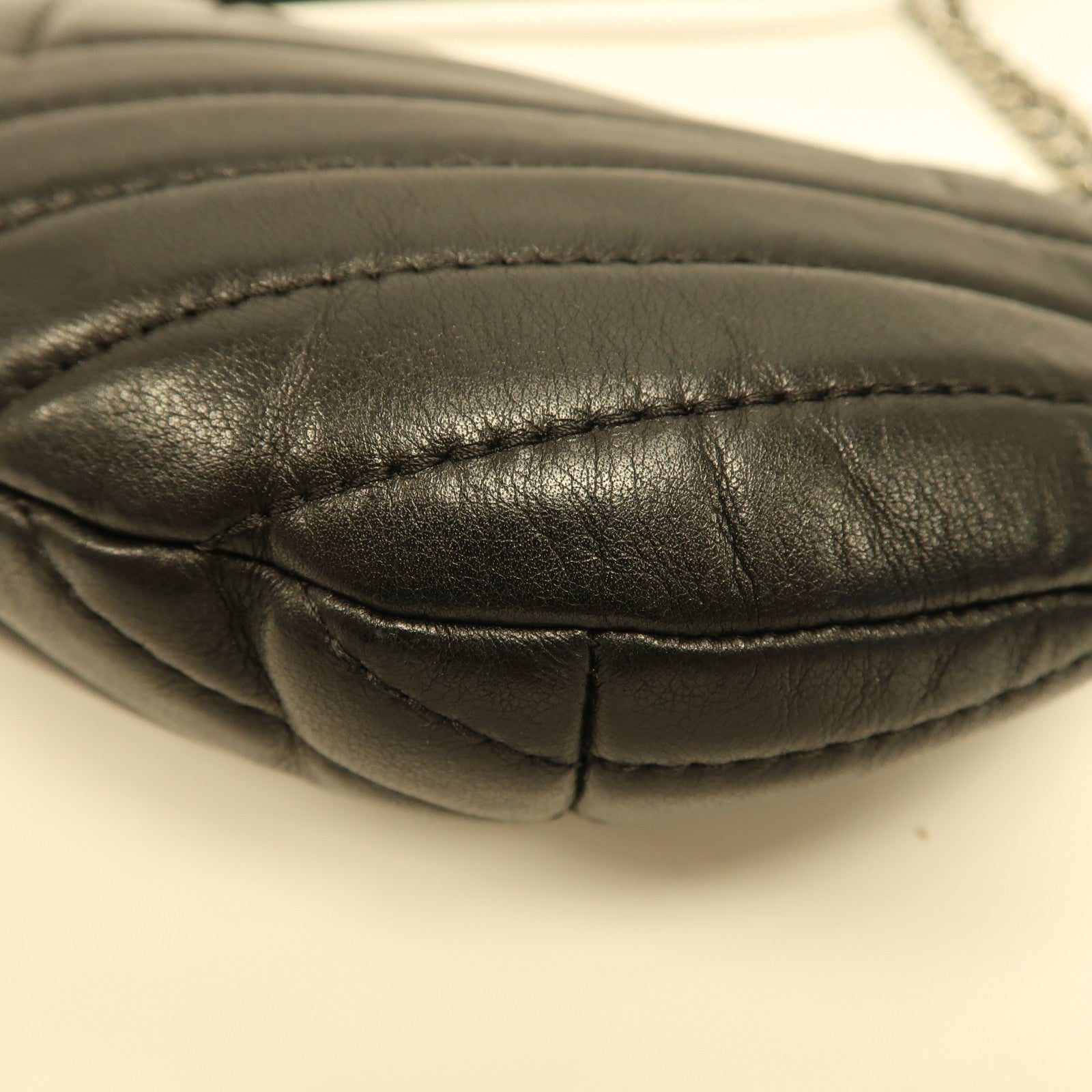 CHANEL 【激減優惠】斜紋羊皮皮革Waist Bag銀扣腰包黑色