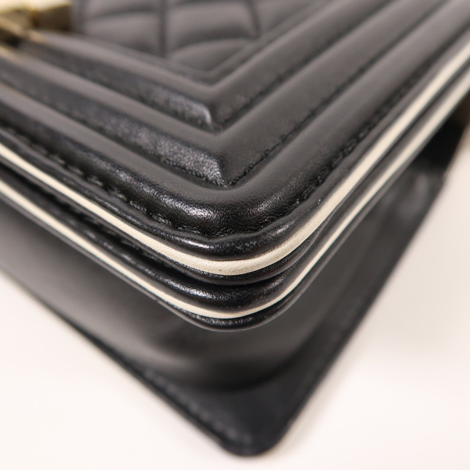 CHANEL 牛皮皮革Boy 20金扣鏈帶肩背袋