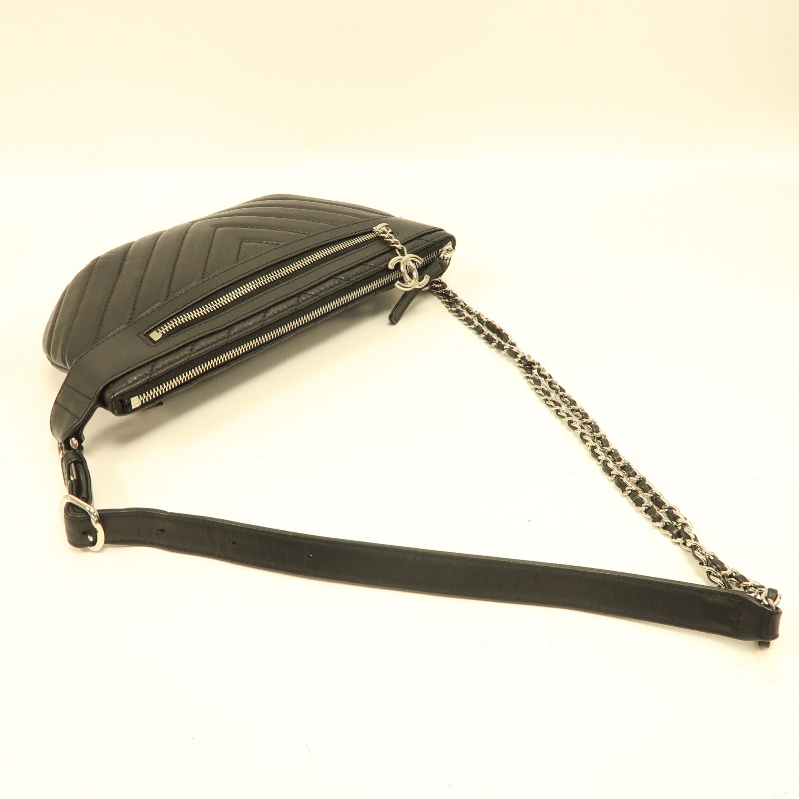 CHANEL 【激減優惠】斜紋羊皮皮革Waist Bag銀扣腰包黑色
