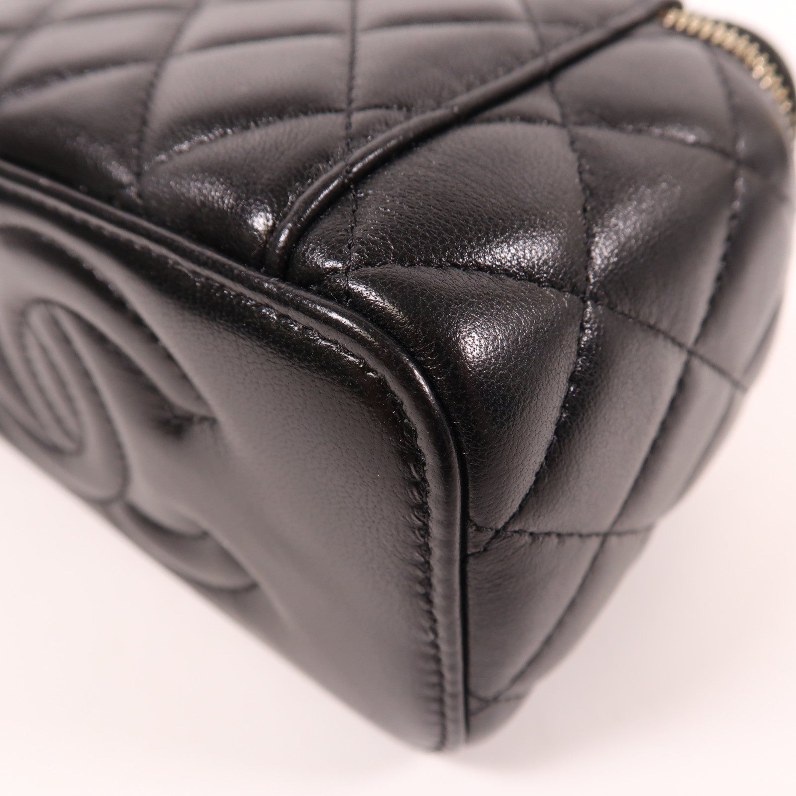 CHANEL 羊皮皮革Vanity Case金扣肩背袋黑色