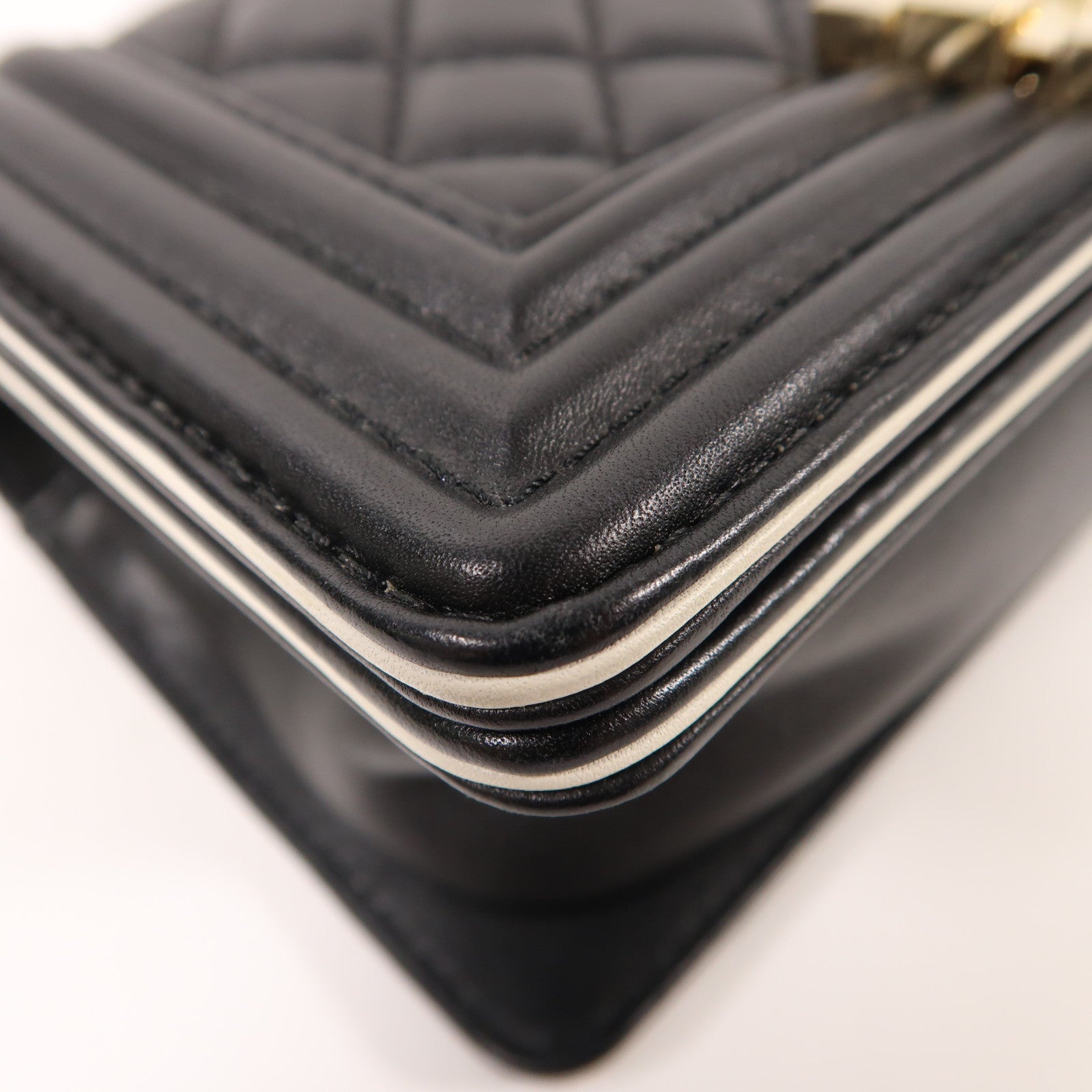 CHANEL 牛皮皮革Boy 20金扣鏈帶肩背袋