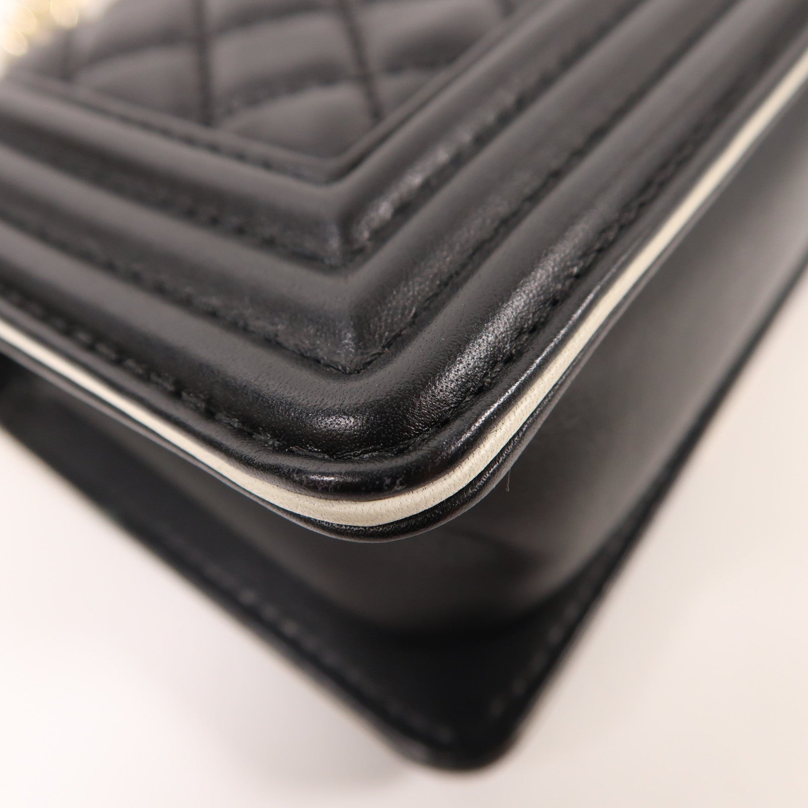 CHANEL 牛皮皮革Boy 20金扣鏈帶肩背袋