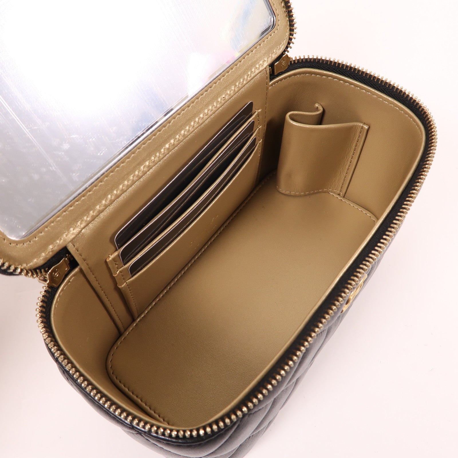 CHANEL 羊皮皮革Vanity Case金扣肩背袋黑色