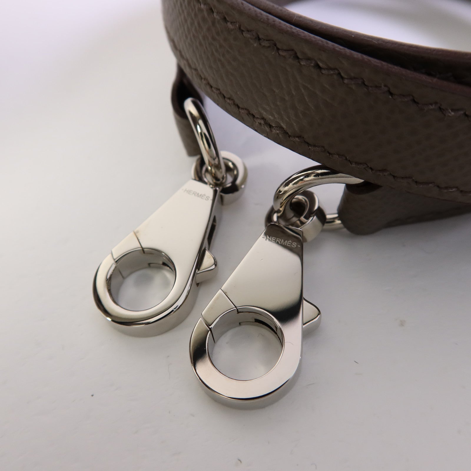 HERMES Epsom皮革Kelly 28銀扣手挽肩背兩用袋Etain