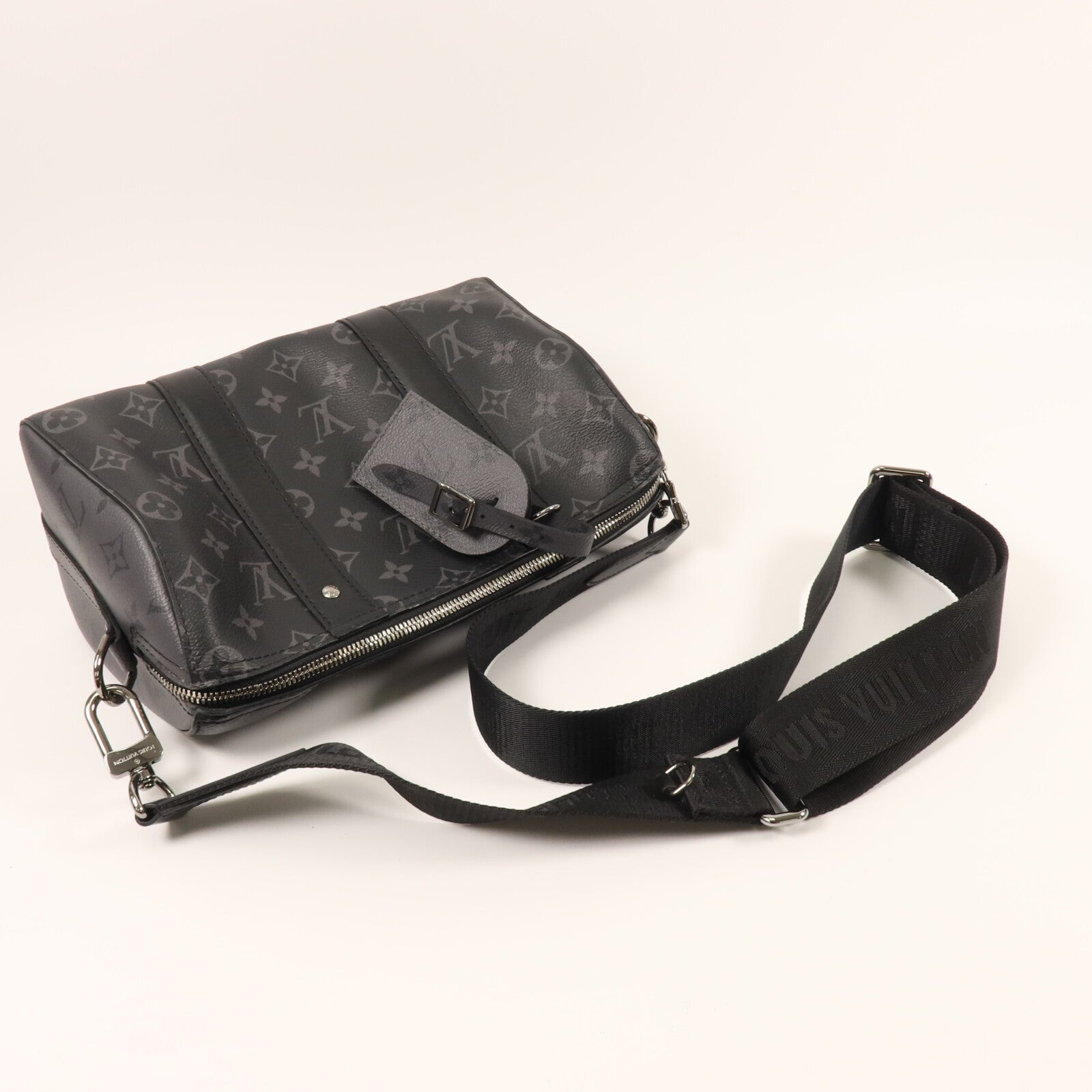 LOUIS VUITTON Monogram Eclipse City Keepall肩背袋