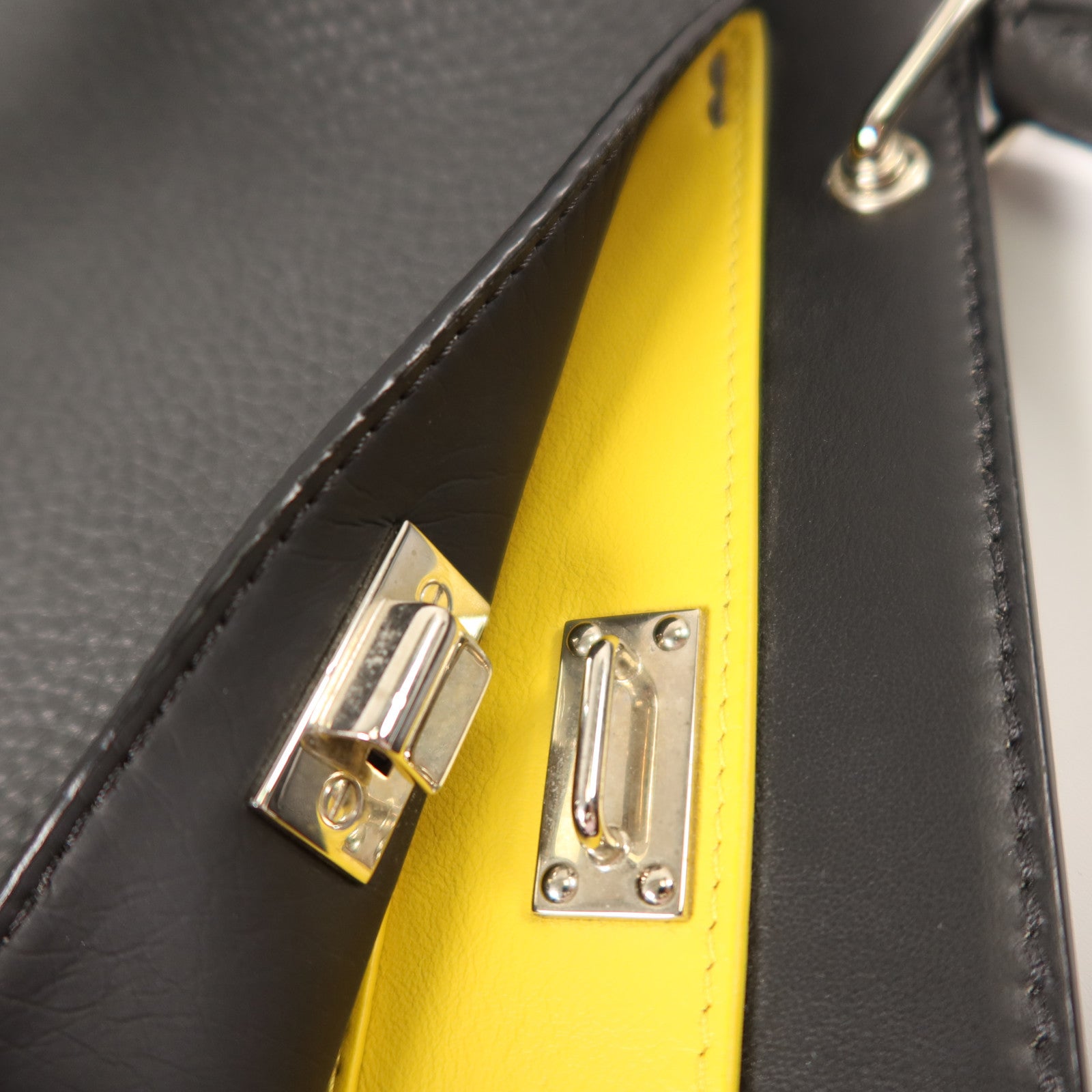 FENDI 牛皮皮革Peekaboo Iseeu銀扣手挽肩背兩用袋