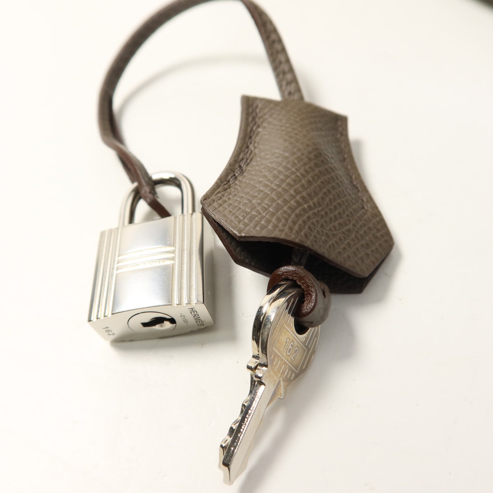 HERMES Epsom皮革Kelly 28銀扣手挽肩背兩用袋Etain