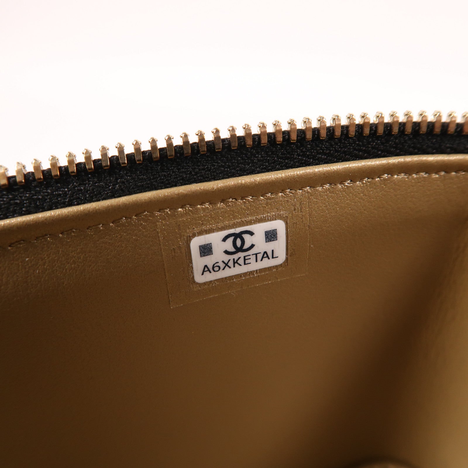 CHANEL 羊皮皮革Vanity Case金扣肩背袋黑色