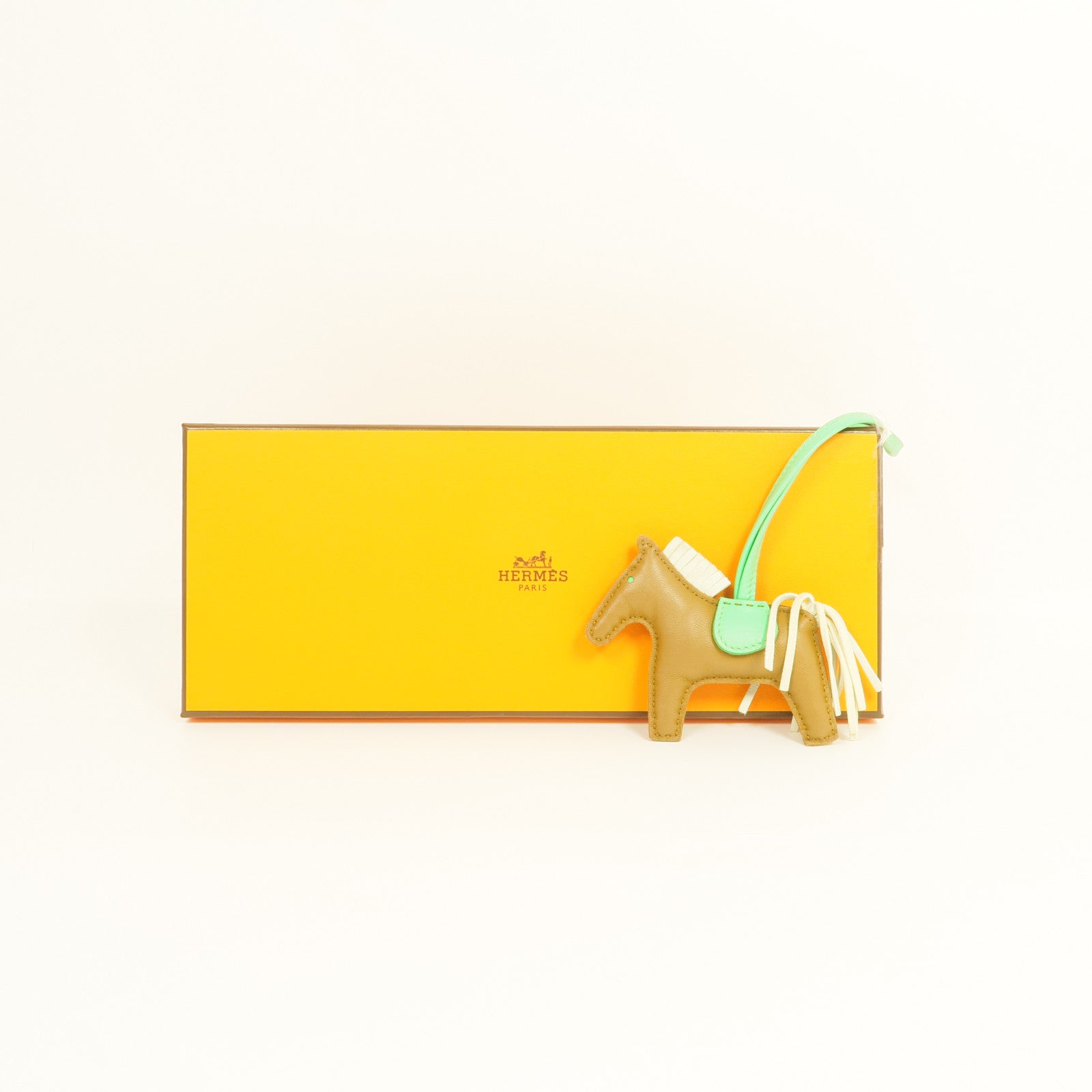 HERMES Milo皮革Rodeo PM掛飾Kraft/Vert Comics