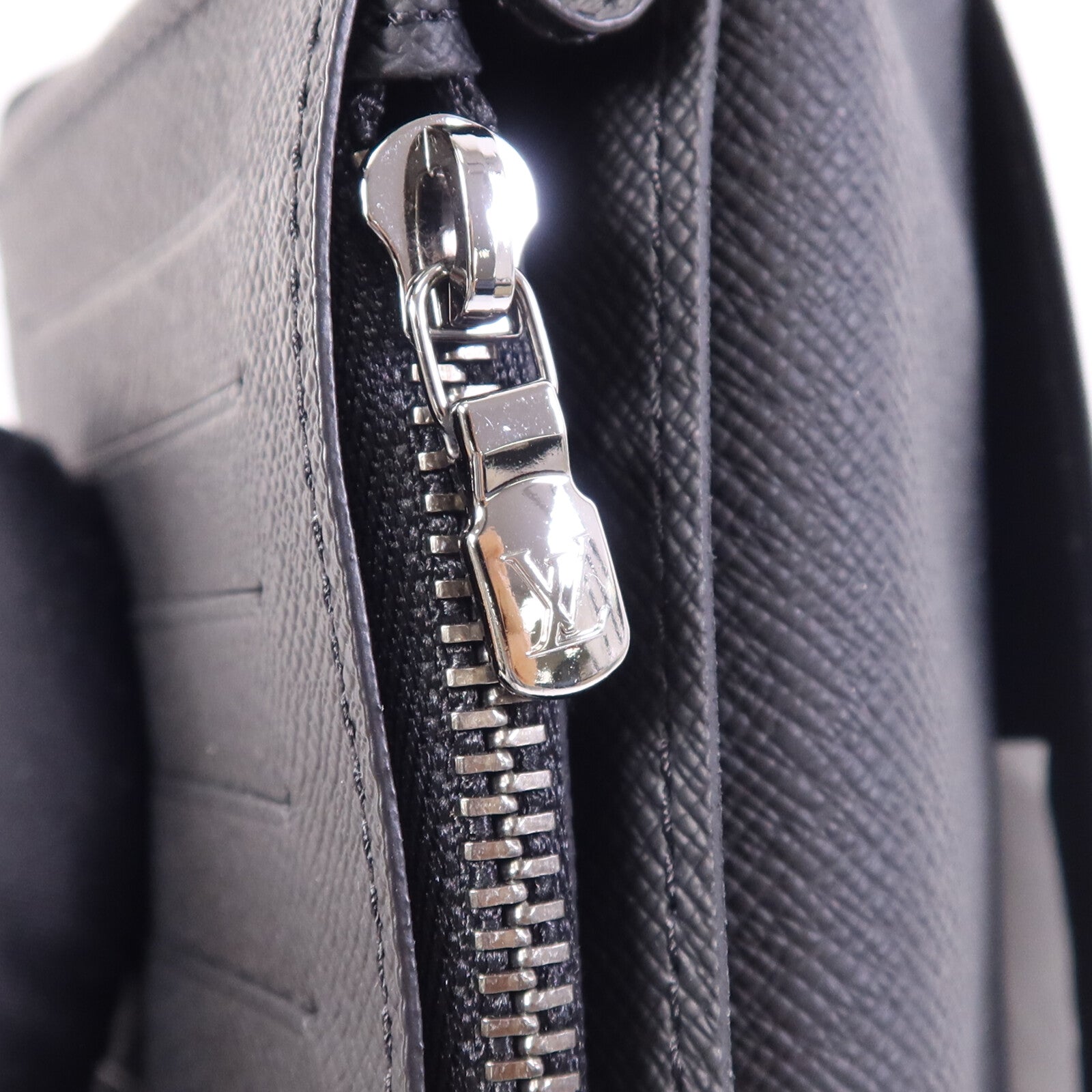 LOUIS VUITTON Monogram Eclipse Brazza Wallet銀扣長錢包