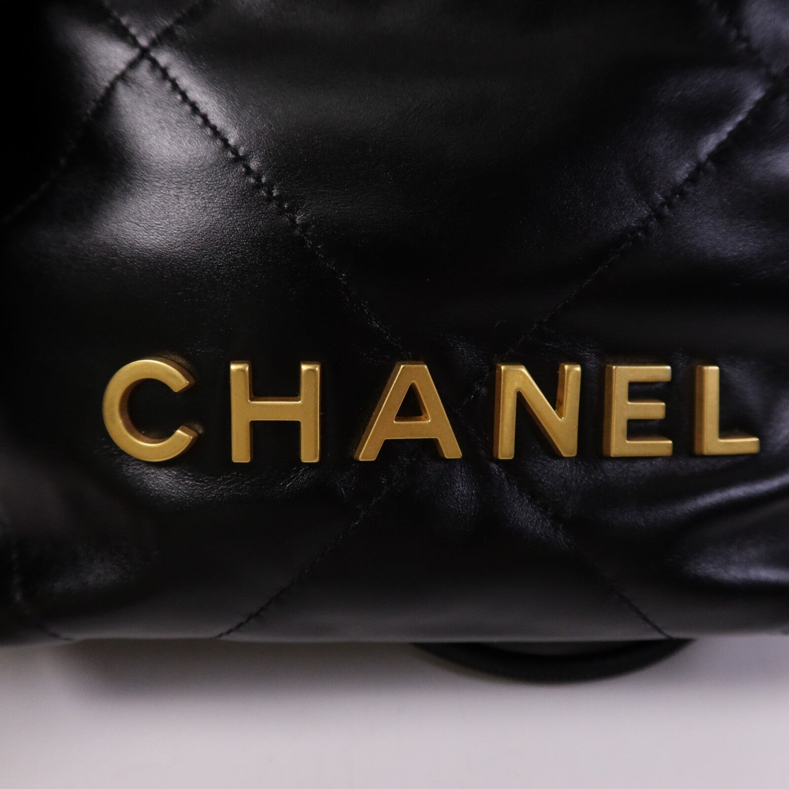CHANEL 牛皮皮革Mini 22金扣鏈帶肩背袋