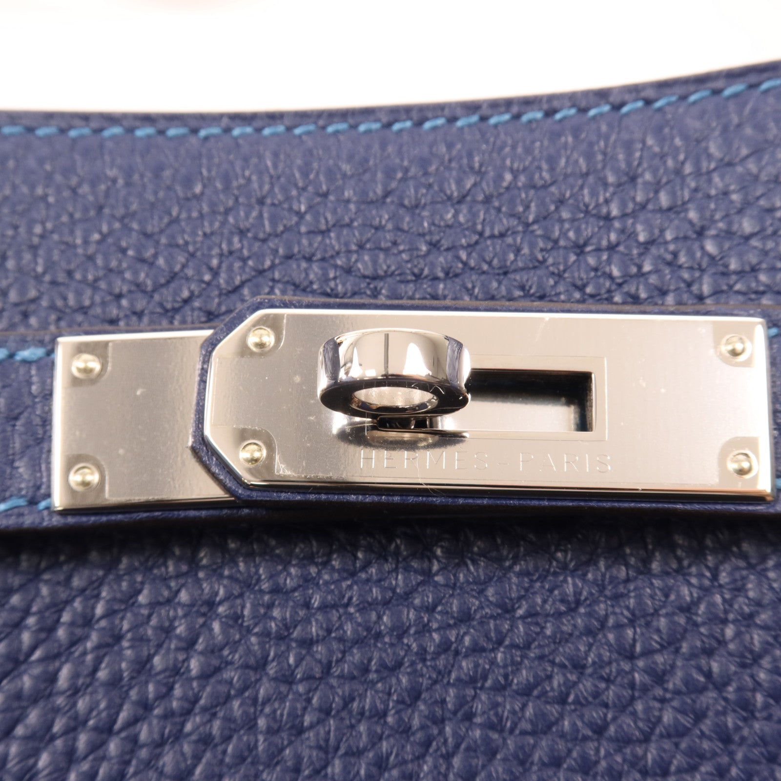 HERMES Clemence皮革So Kelly 22銀扣肩背袋Bleu Saphir