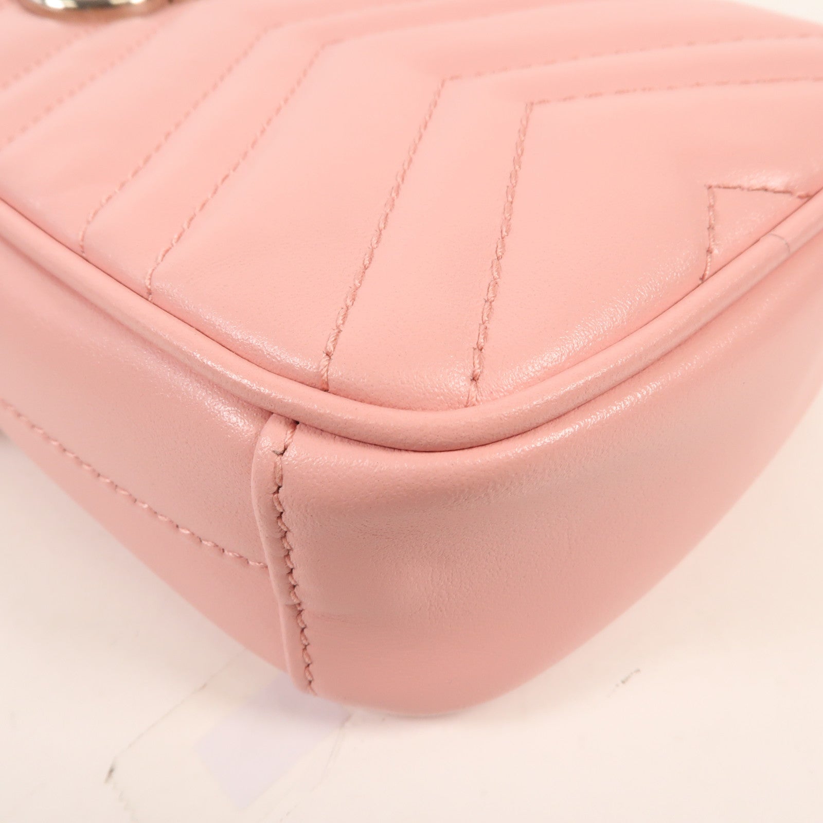 GUCCI 牛皮皮革GG Marmont銀扣鏈帶肩背袋