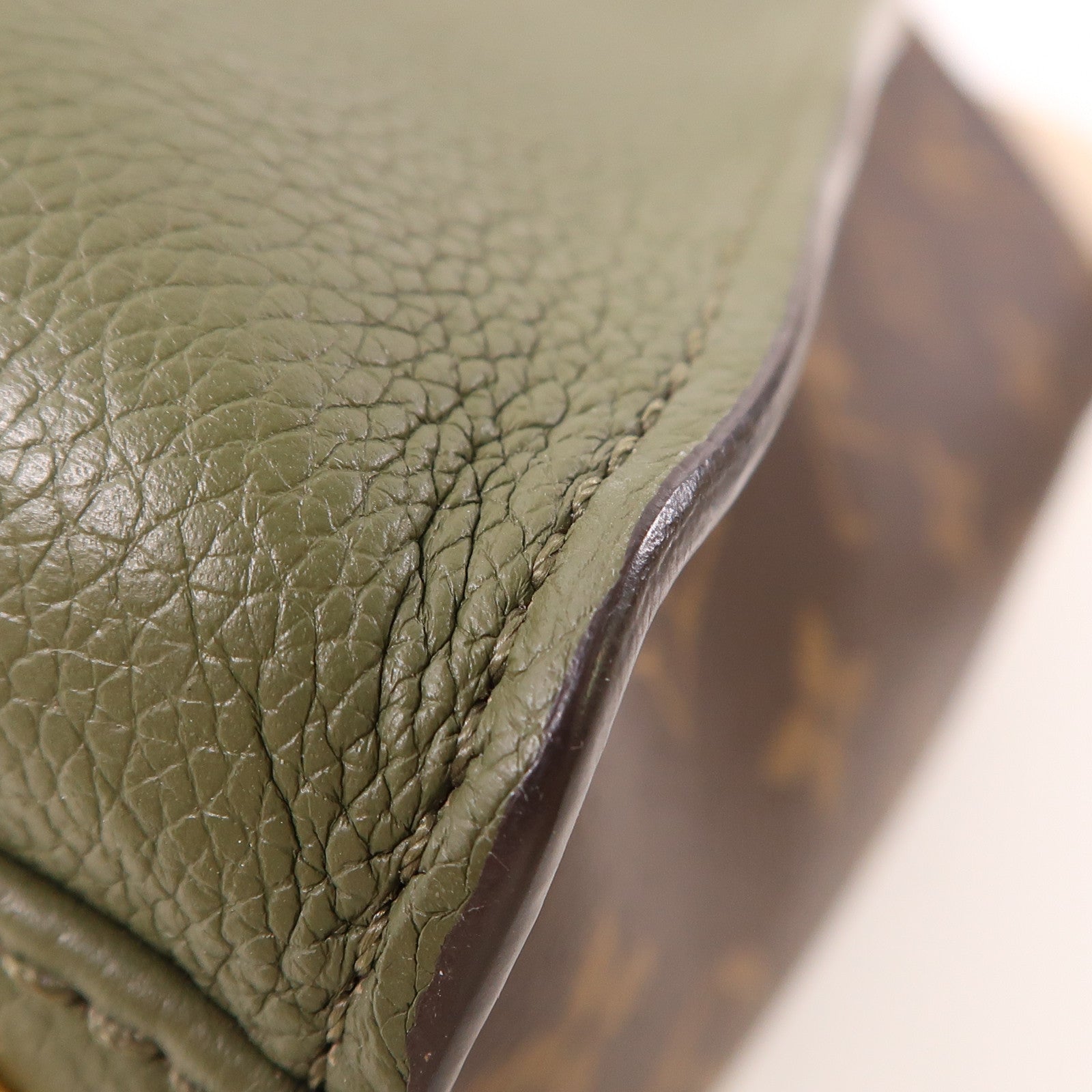 LOUIS VUITTON 牛皮皮革On My Side MM金扣手挽肩背兩用袋
