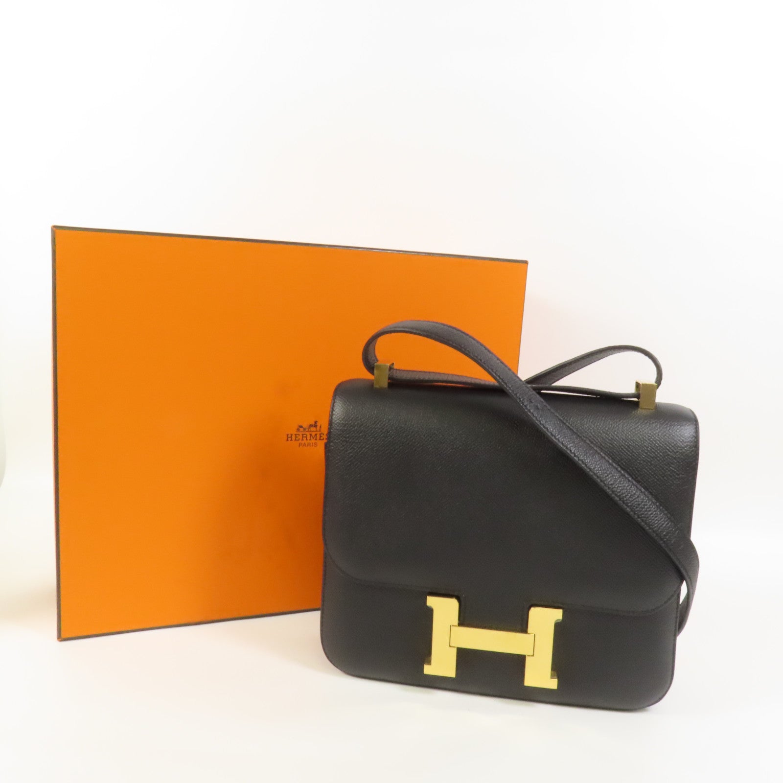 HERMES Epsom皮革Constance 24金扣肩背袋Noir
