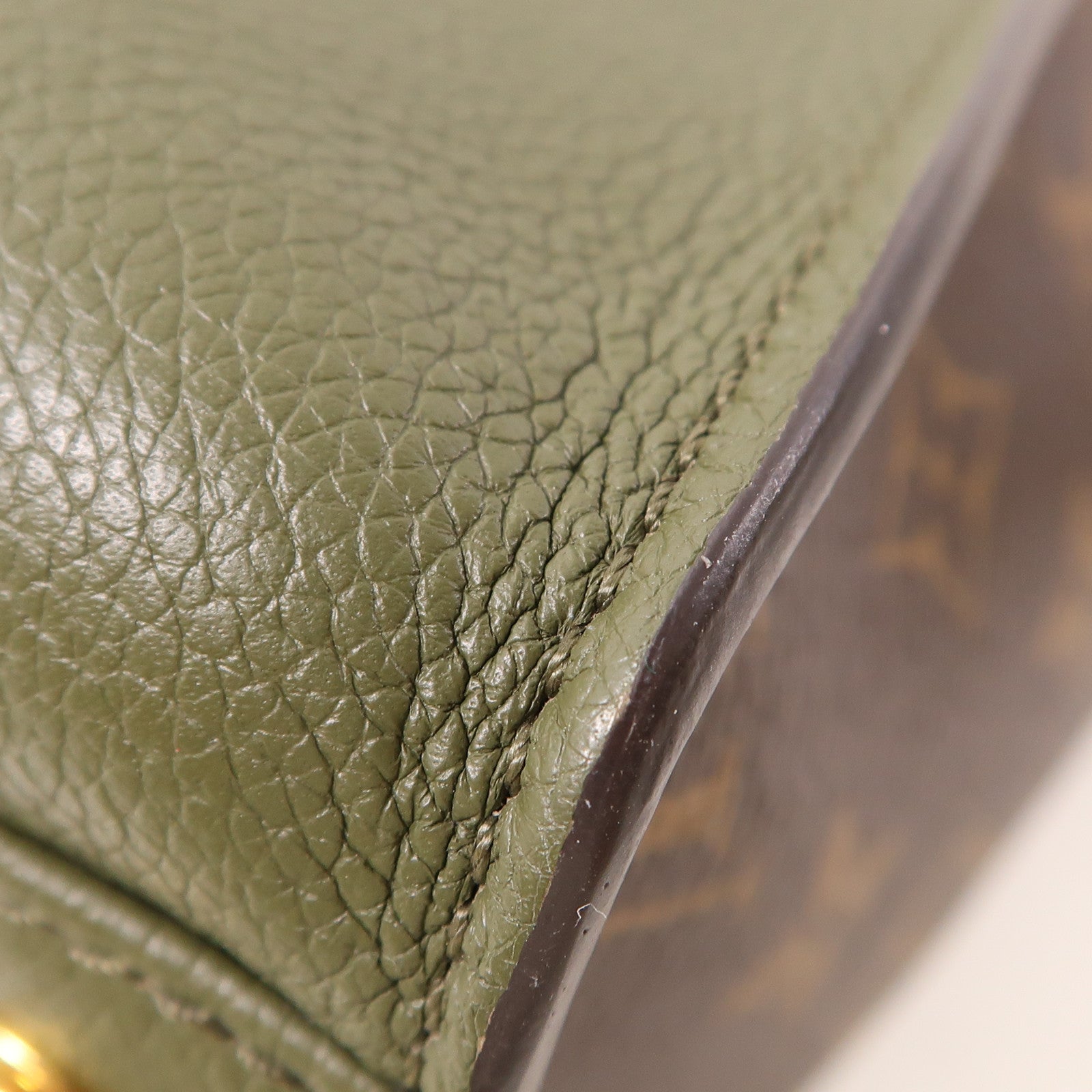 LOUIS VUITTON 牛皮皮革On My Side MM金扣手挽肩背兩用袋