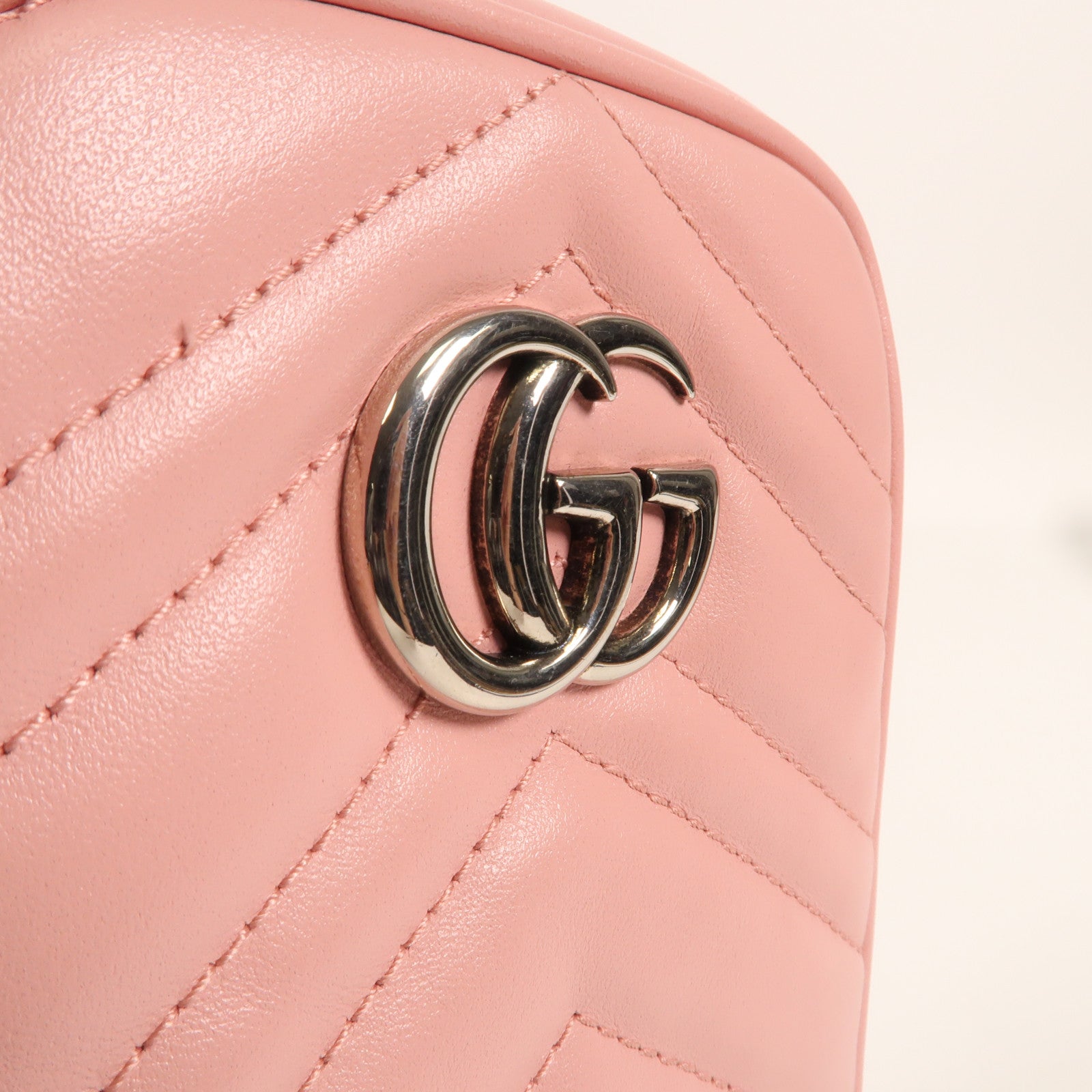 GUCCI 牛皮皮革GG Marmont銀扣鏈帶肩背袋