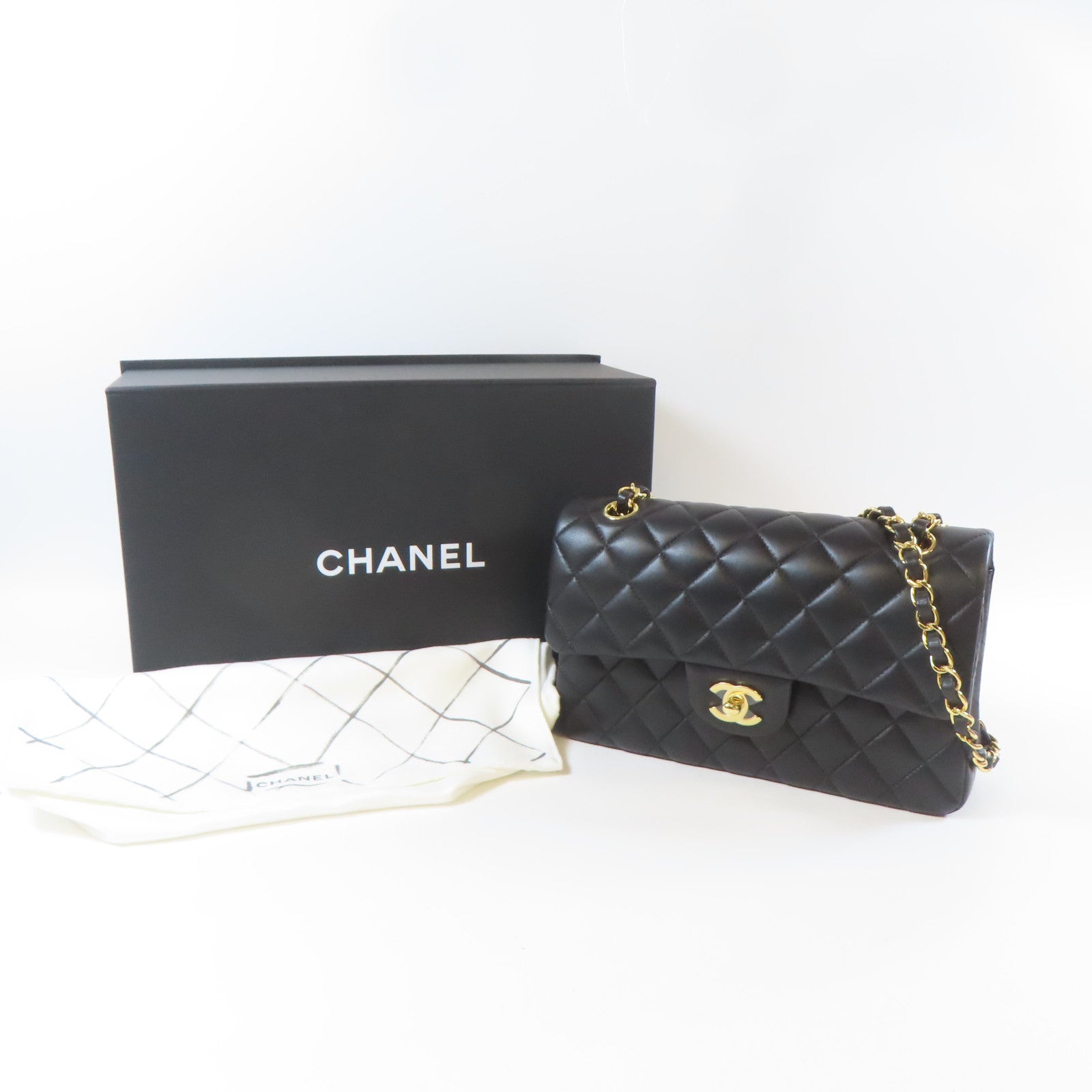 CHANEL 【激減優惠】菱格羊皮皮革Classic Flap 23cm金扣鏈帶肩背袋黑色
