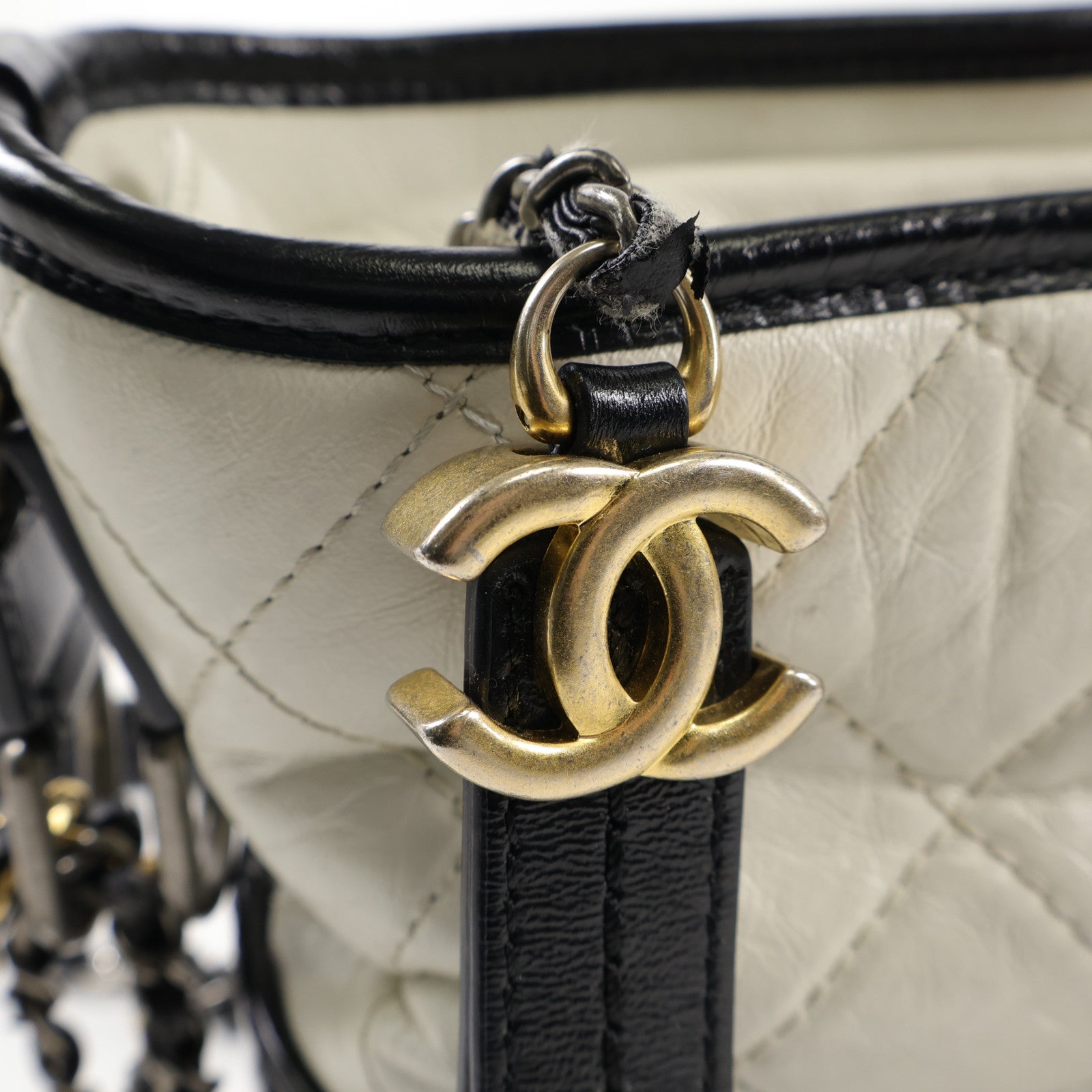 CHANEL 牛皮皮革Gabrielle Small鏈帶肩背袋