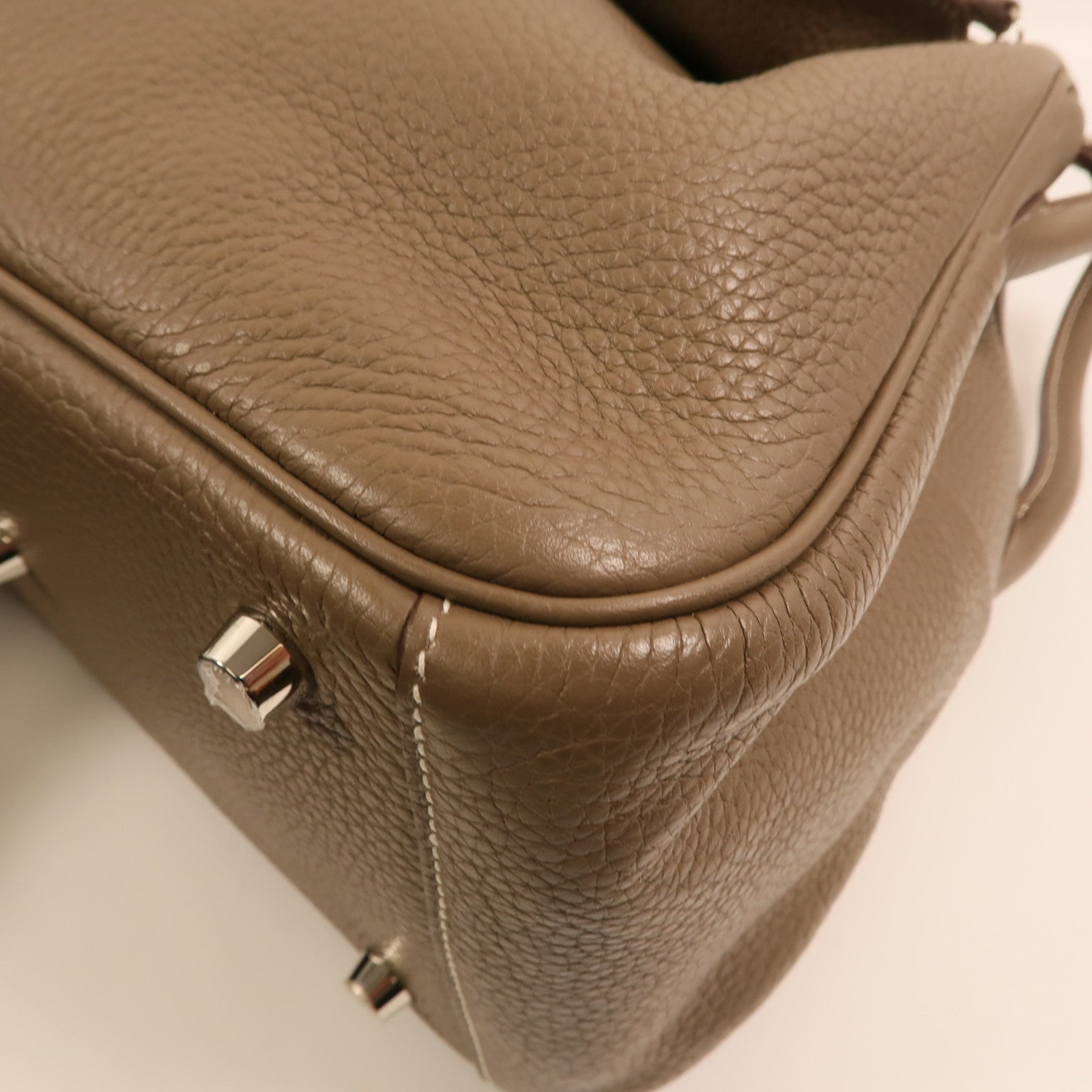HERMES Clemence皮革Lindy 26銀扣手挽肩背兩用袋Etoupe