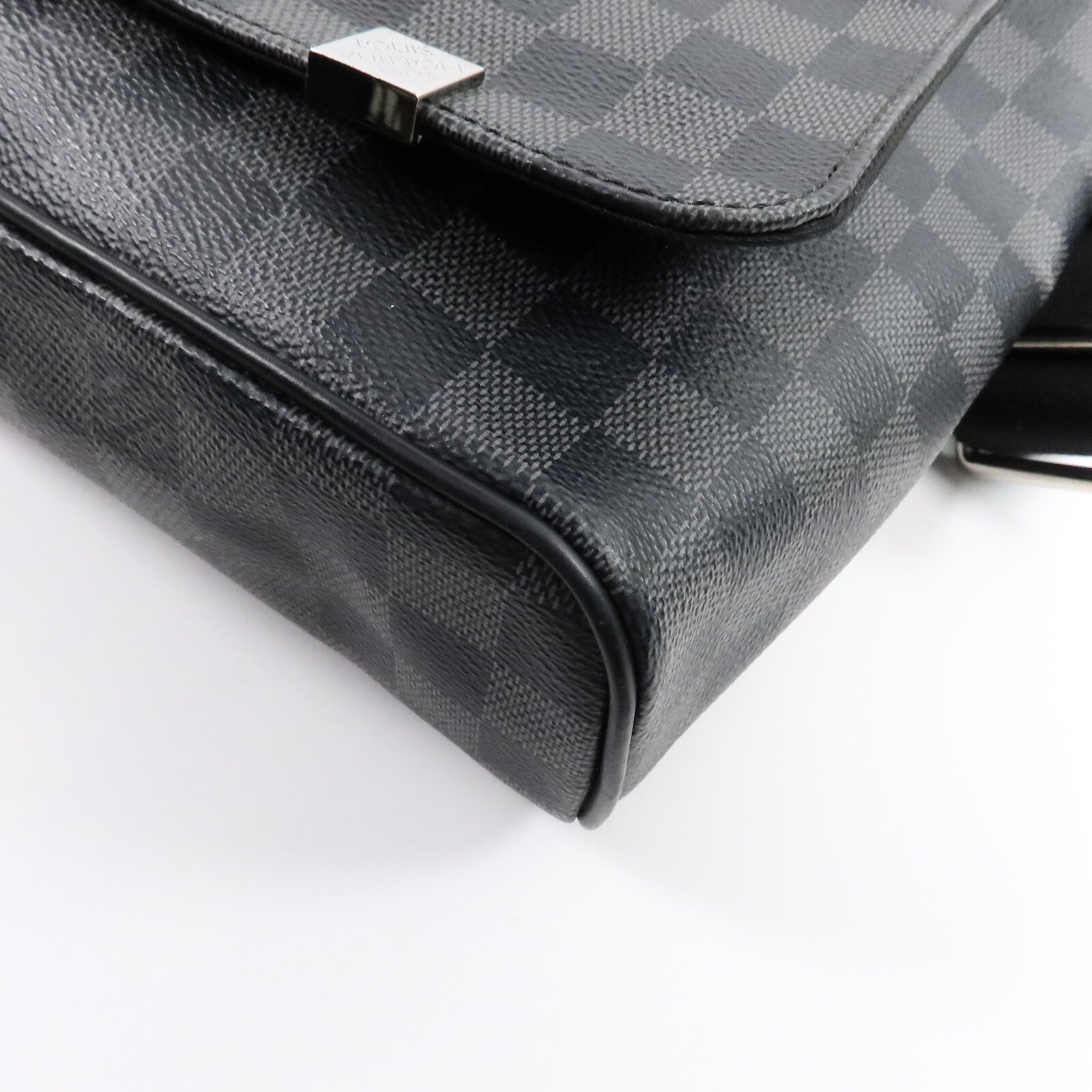 LOUIS VUITTON Damier Graphite District MM肩背袋