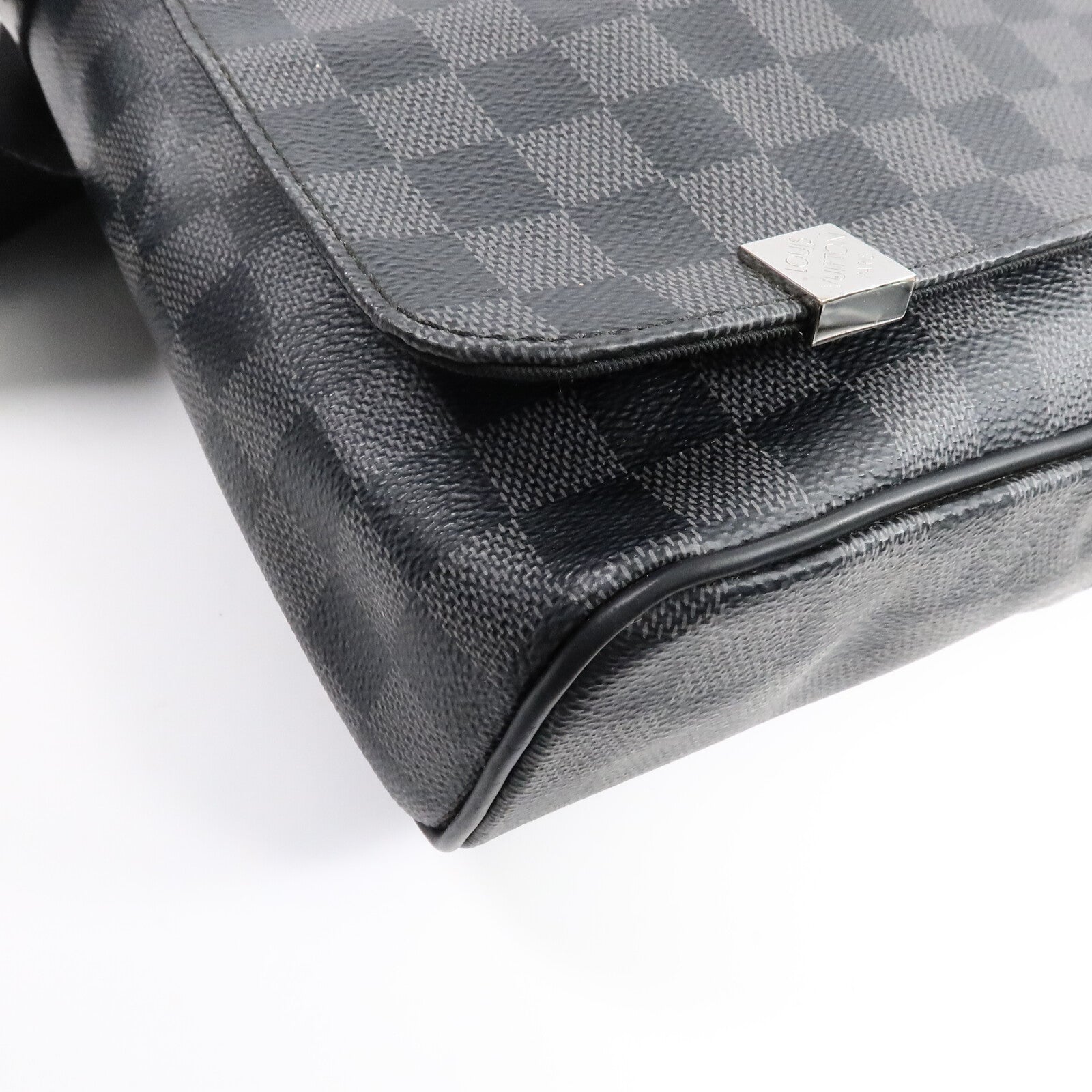 LOUIS VUITTON Damier Graphite District MM肩背袋