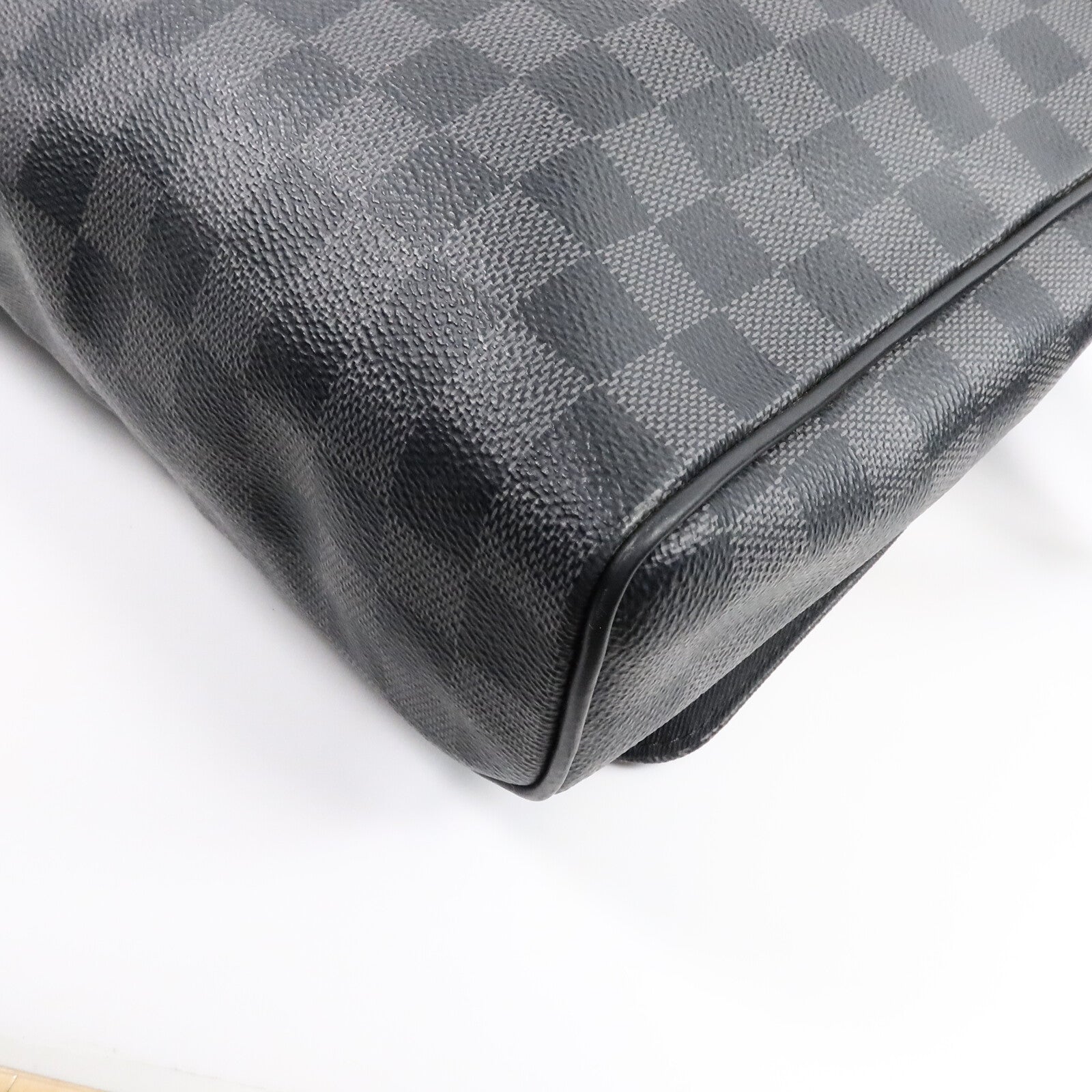 LOUIS VUITTON Damier Graphite District MM肩背袋