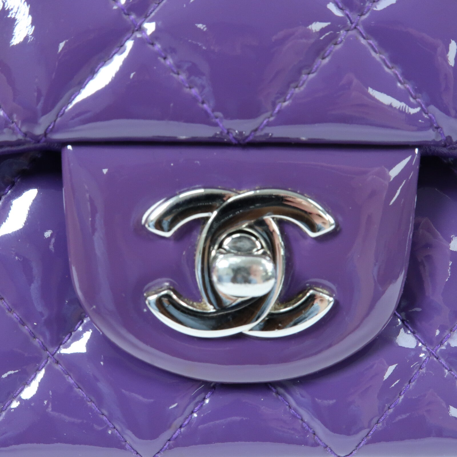 CHANEL 漆皮皮革Mini Classic 20銀扣鏈帶肩背袋