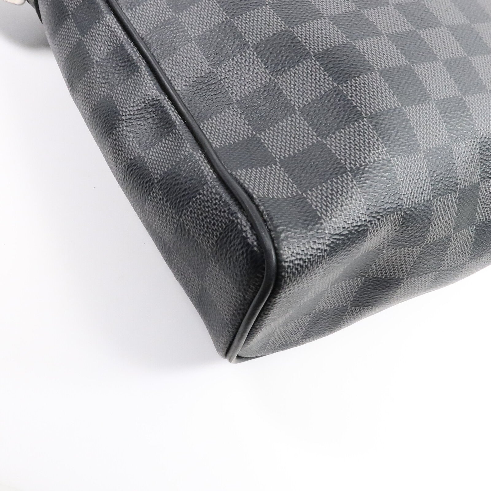 LOUIS VUITTON Damier Graphite District MM肩背袋