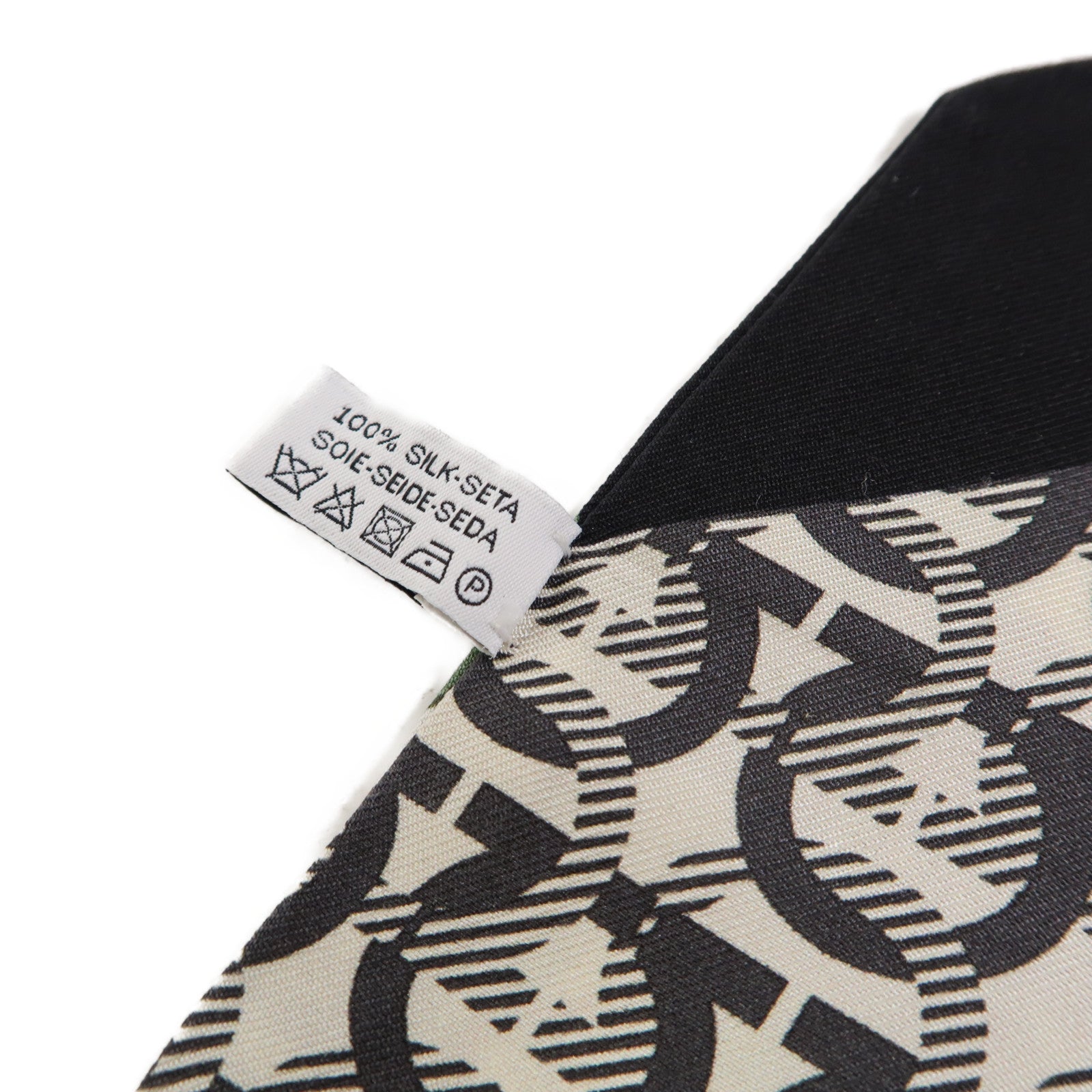 Salvatore Ferragamo 【激減優惠】絲質Scarf絲巾白色/黑色