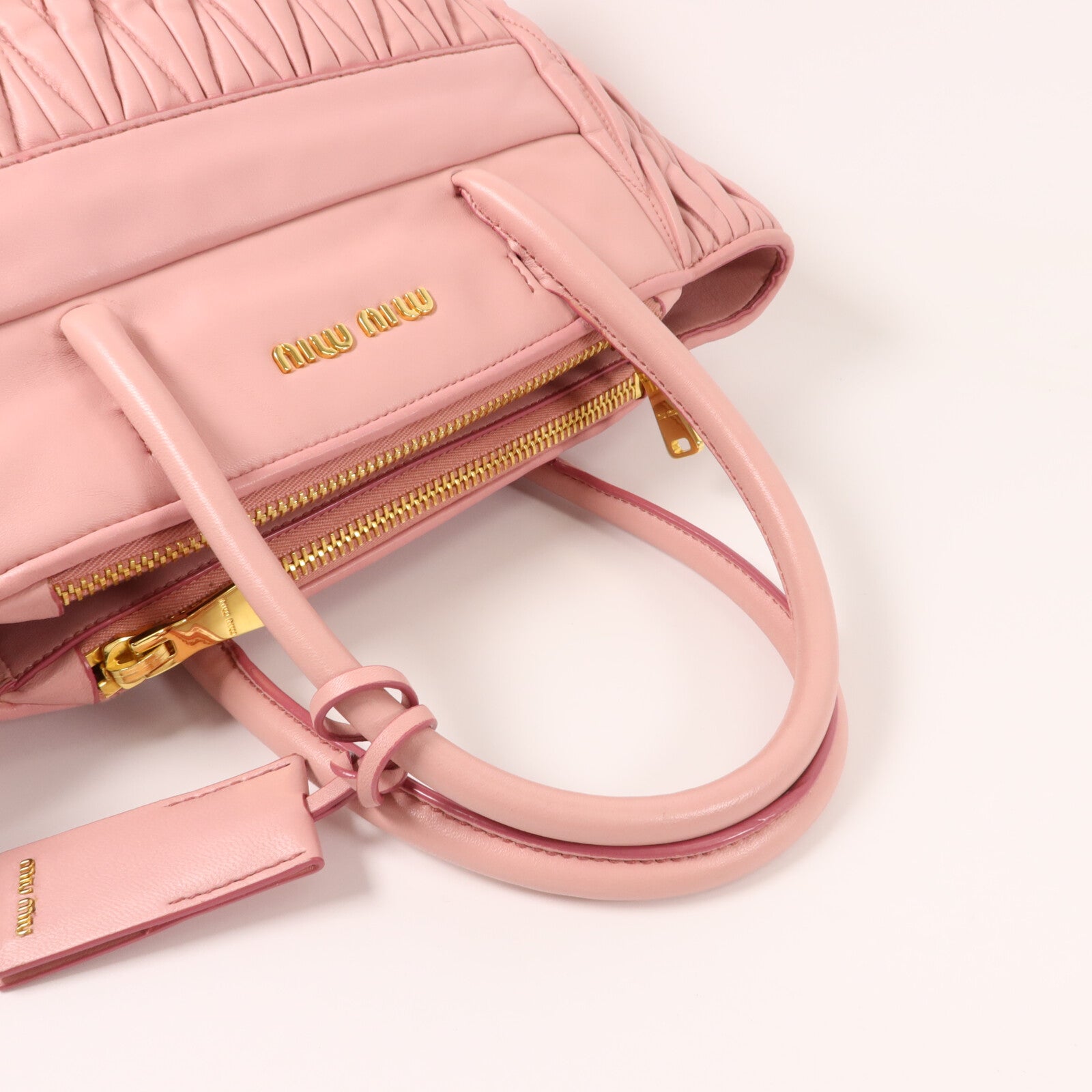 Miu Miu 羊皮皮革Matelasse Napa手挽袋