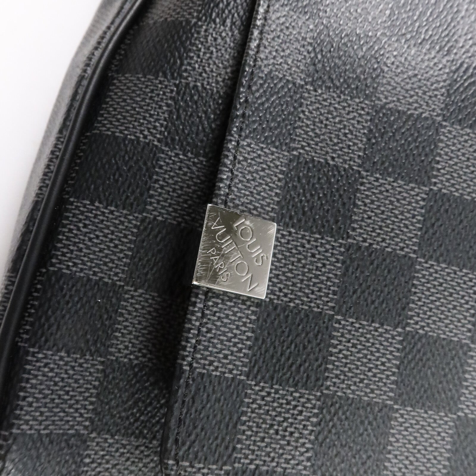 LOUIS VUITTON Damier Graphite District MM肩背袋