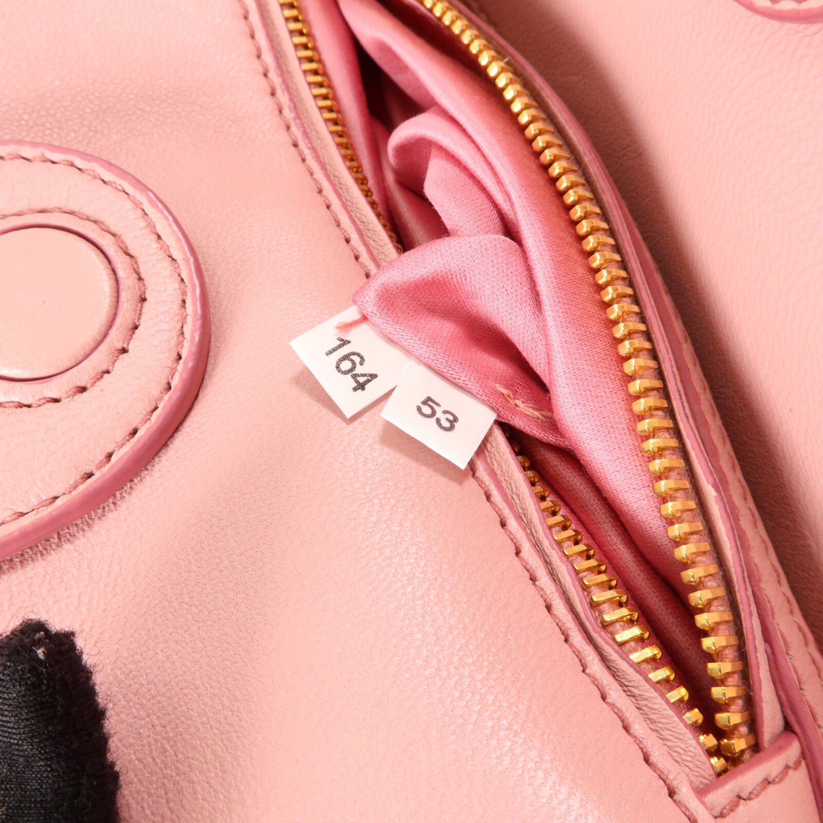 Miu Miu 羊皮皮革Matelasse Napa手挽袋