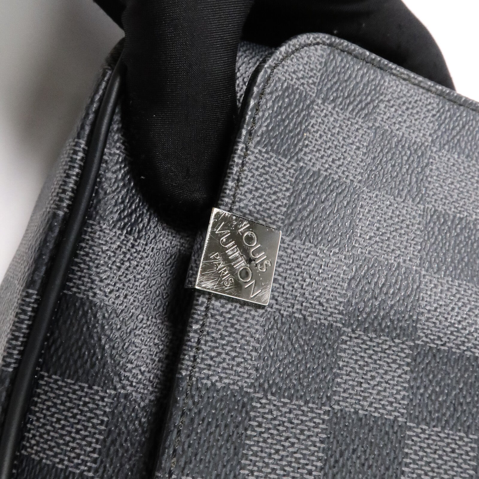 LOUIS VUITTON Damier Graphite District MM肩背袋