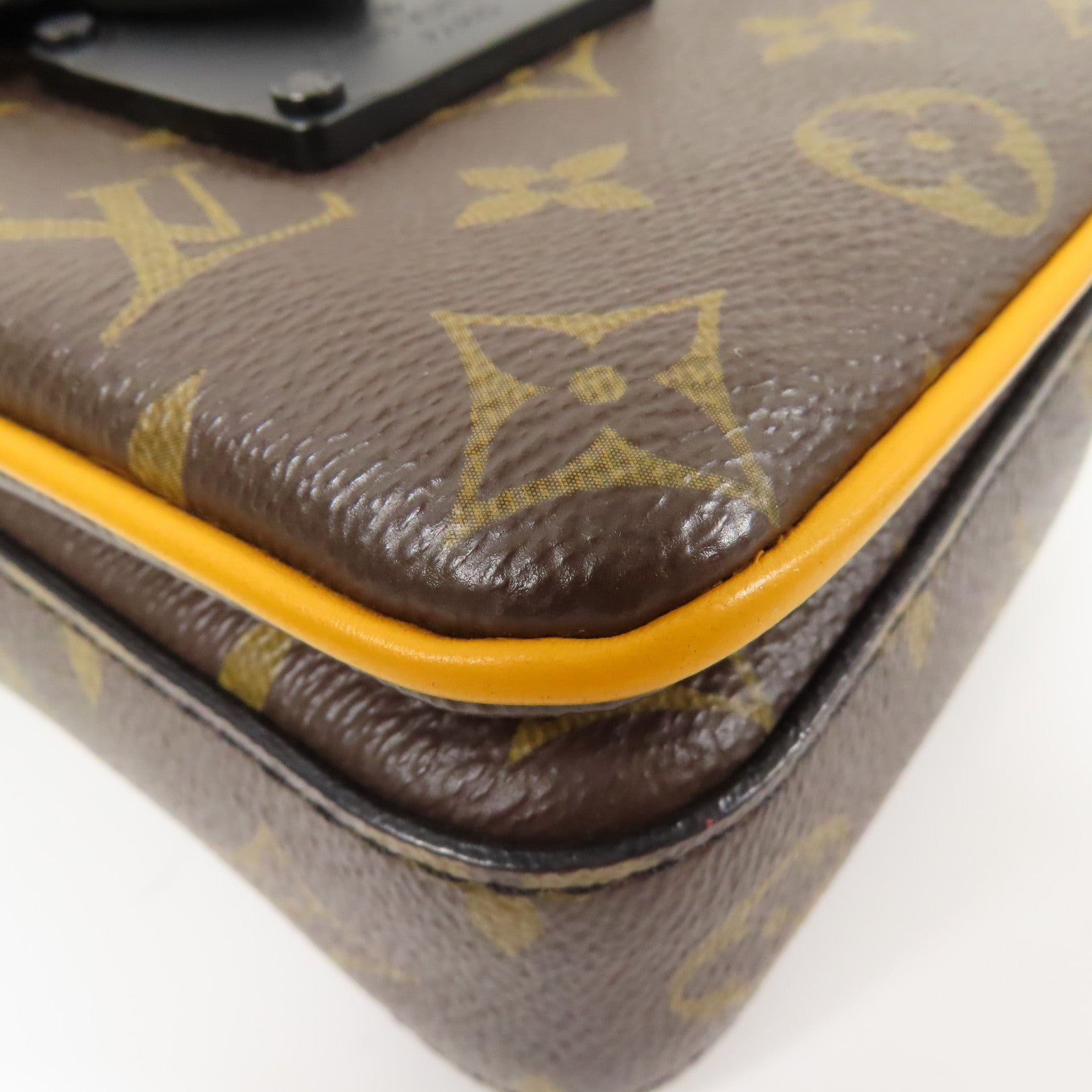 LOUIS VUITTON Monogram S-Lock Vertical Wearable Wallet肩背袋