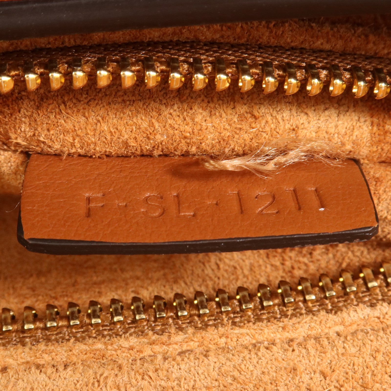 CELINE 牛皮皮革Teen Soft 16金扣肩背袋