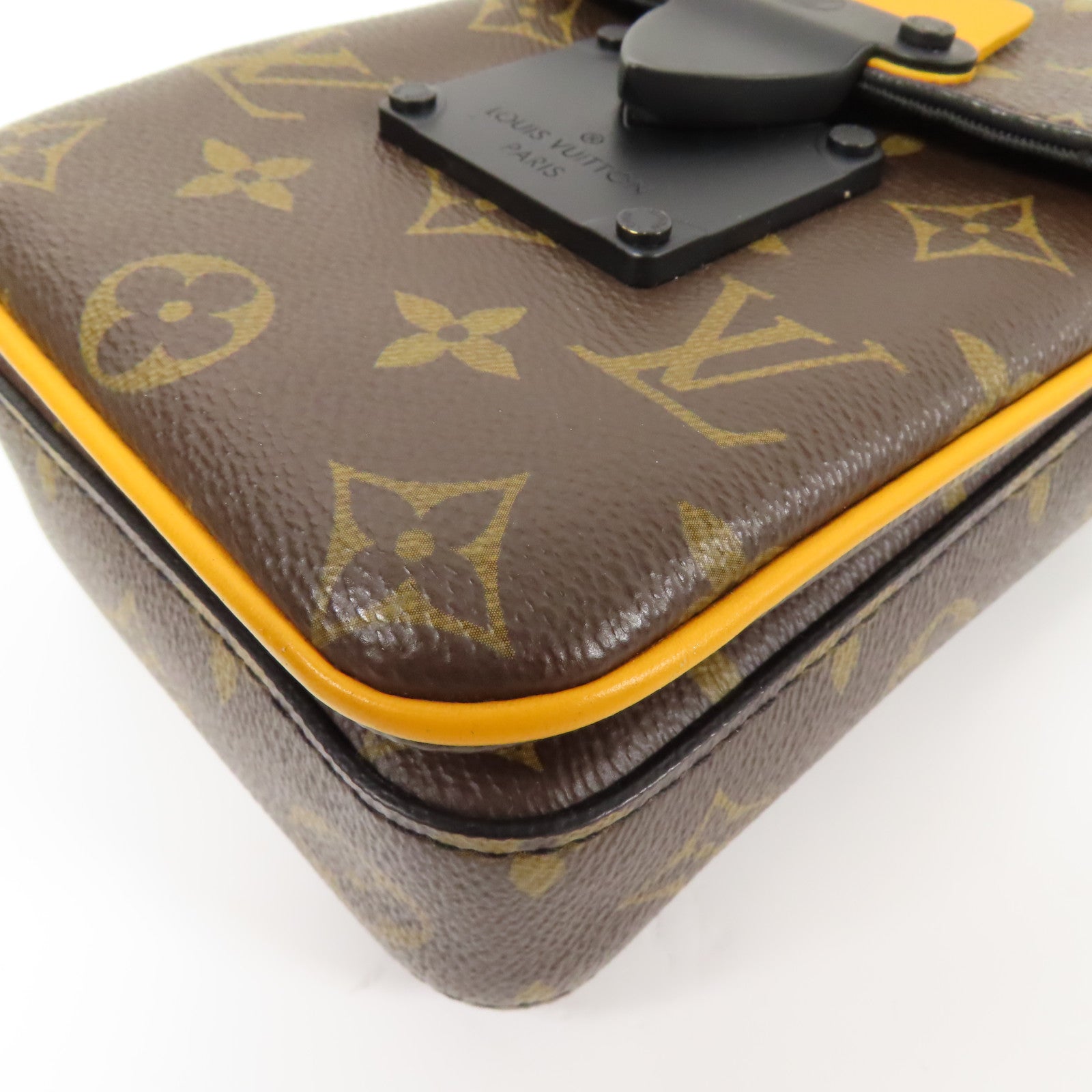 LOUIS VUITTON Monogram S-Lock Vertical Wearable Wallet肩背袋